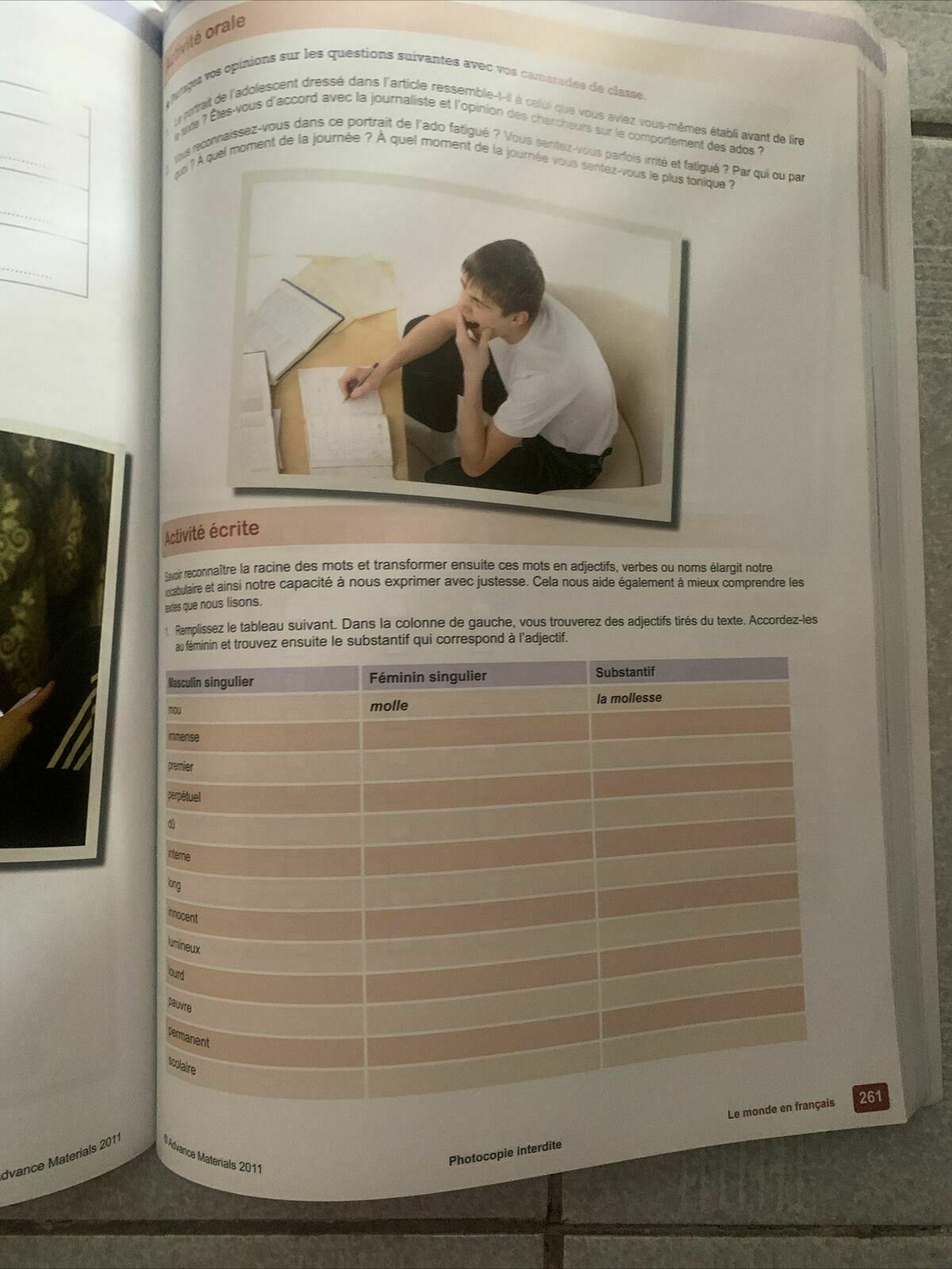 Le Monde en Français Student's Book (IB Diploma) (French Edition)
