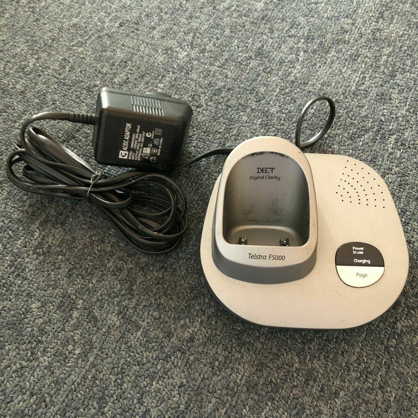 Genuine Telstra F5000 Base Charger & AC Adapter