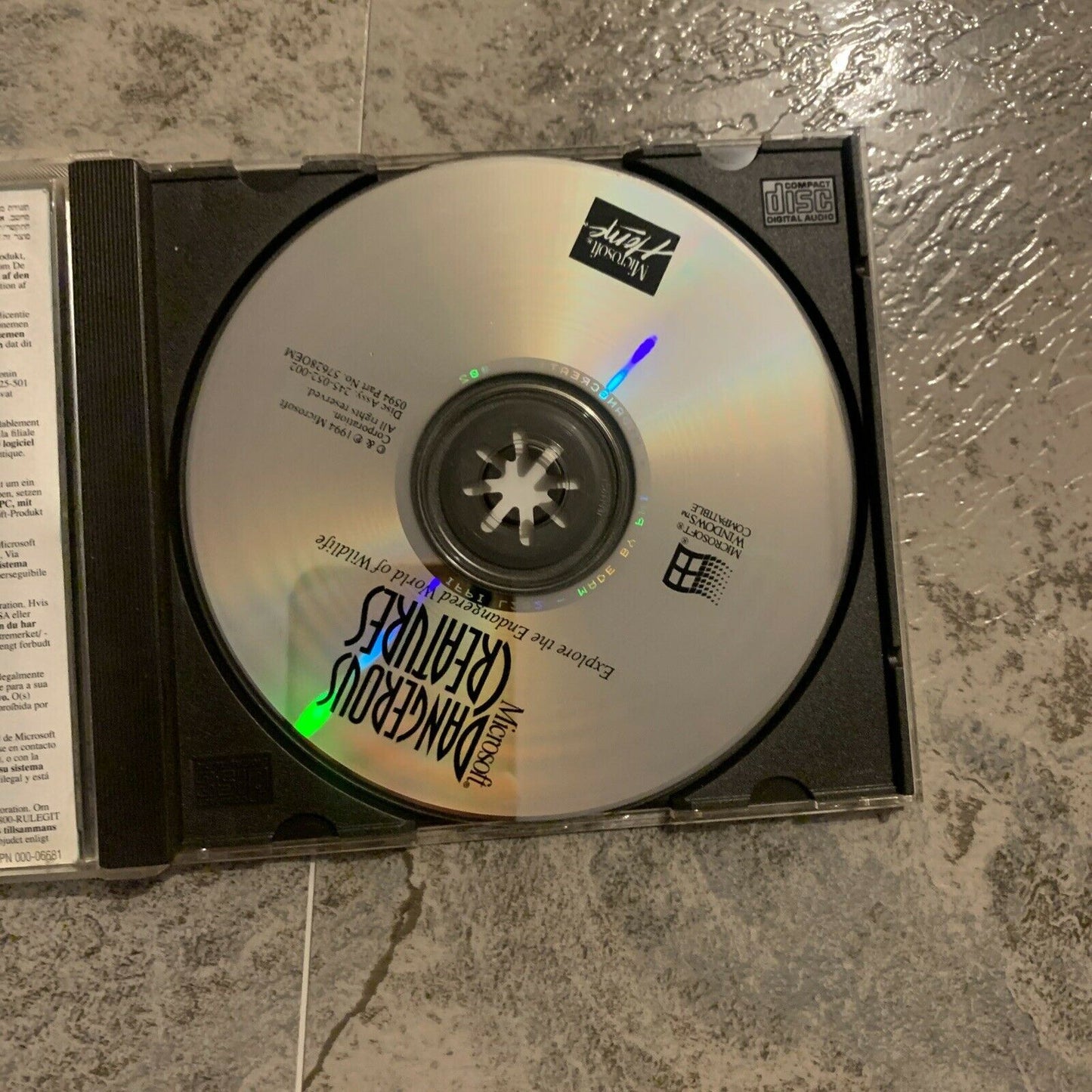 Microsoft Dangerous Creatures - PC Windows CDROM  1994