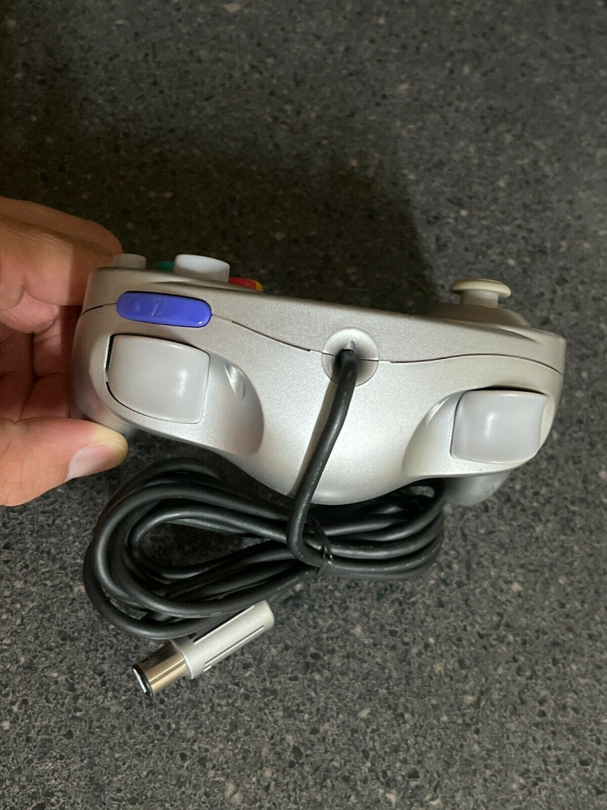 Genuine Official Nintendo GameCube Controller Silver DOL-003. Tested & Working