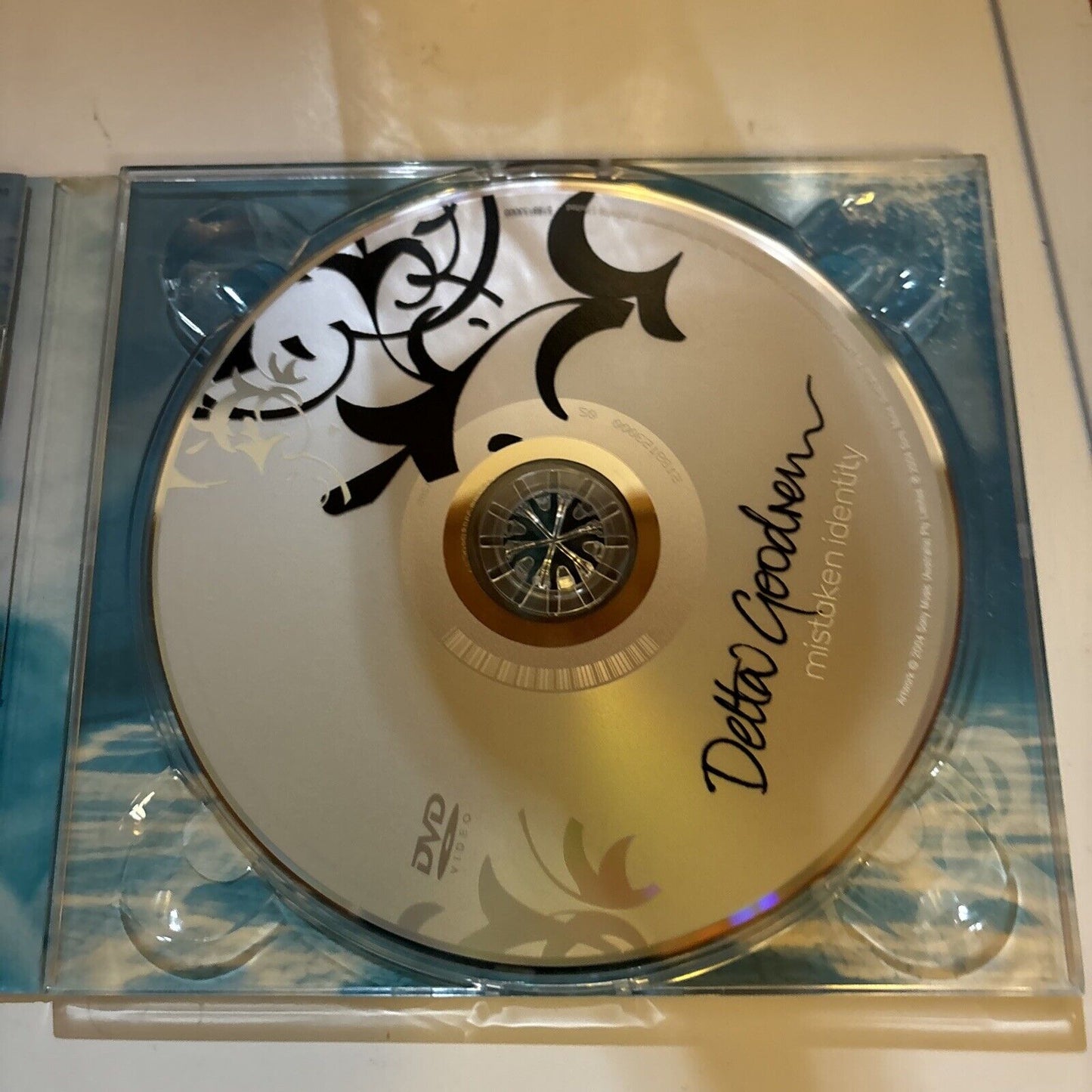 Delta Goodrem - Mistaken Identity (CD + DVD, 2004) 704565