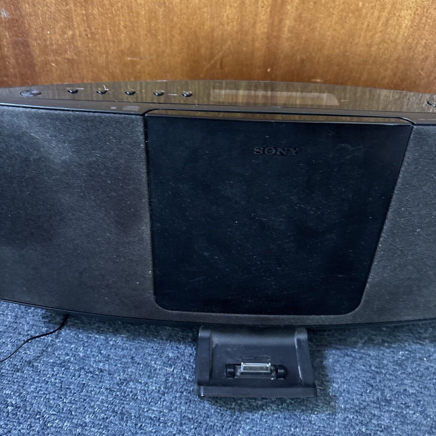 Sony Micro Hi-fi CD Player AM/FM 30-Pin iPod Dock CMT-V10ip