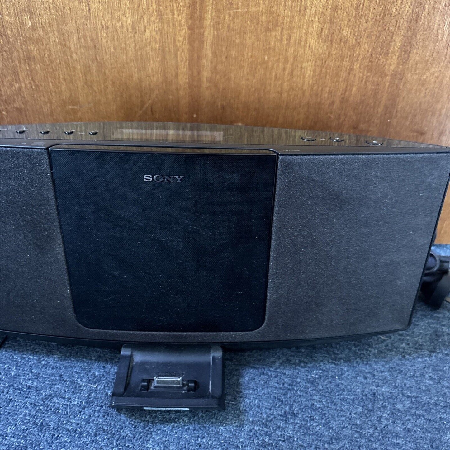 Sony Micro Hi-fi CD Player AM/FM 30-Pin iPod Dock CMT-V10ip