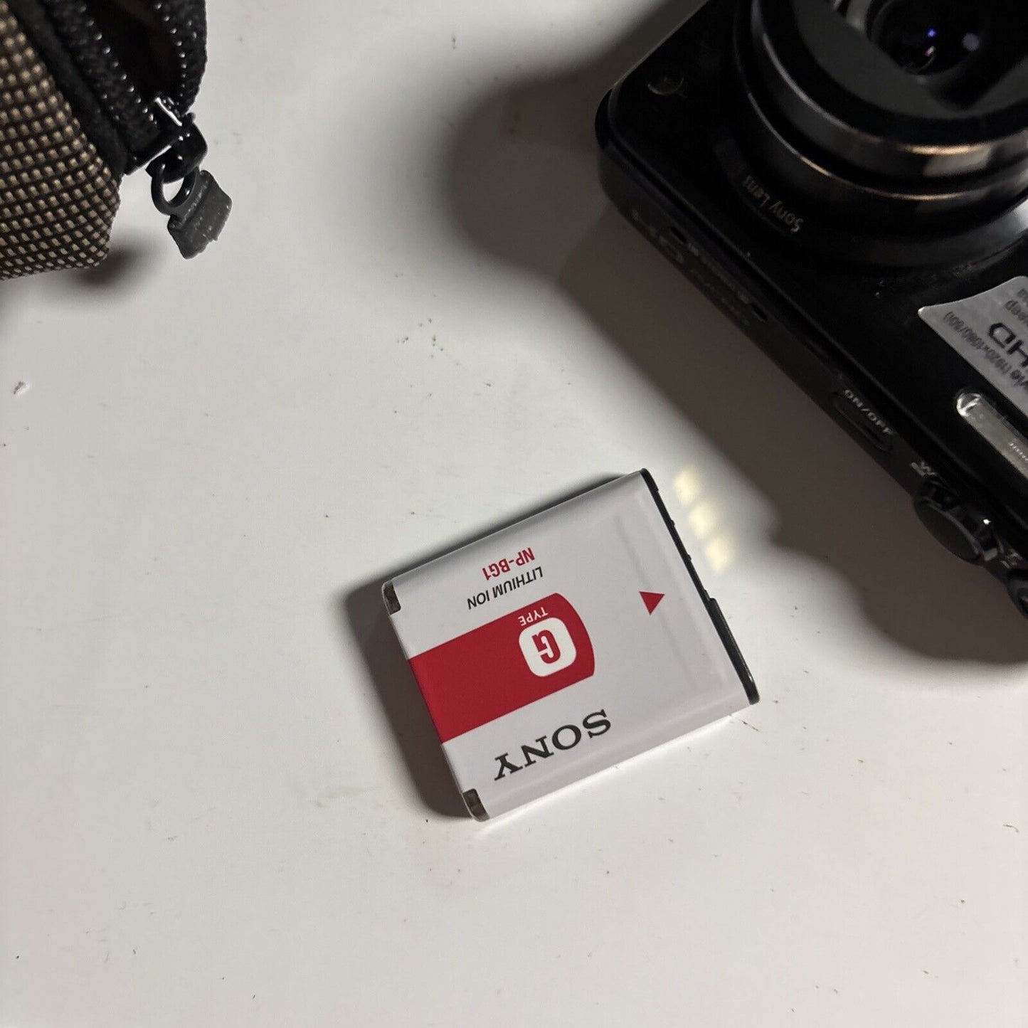 Sony Cyber-Shot DSC-HX7V Digital Camera GPS Charger 4GB SD Card Case 16.2MP