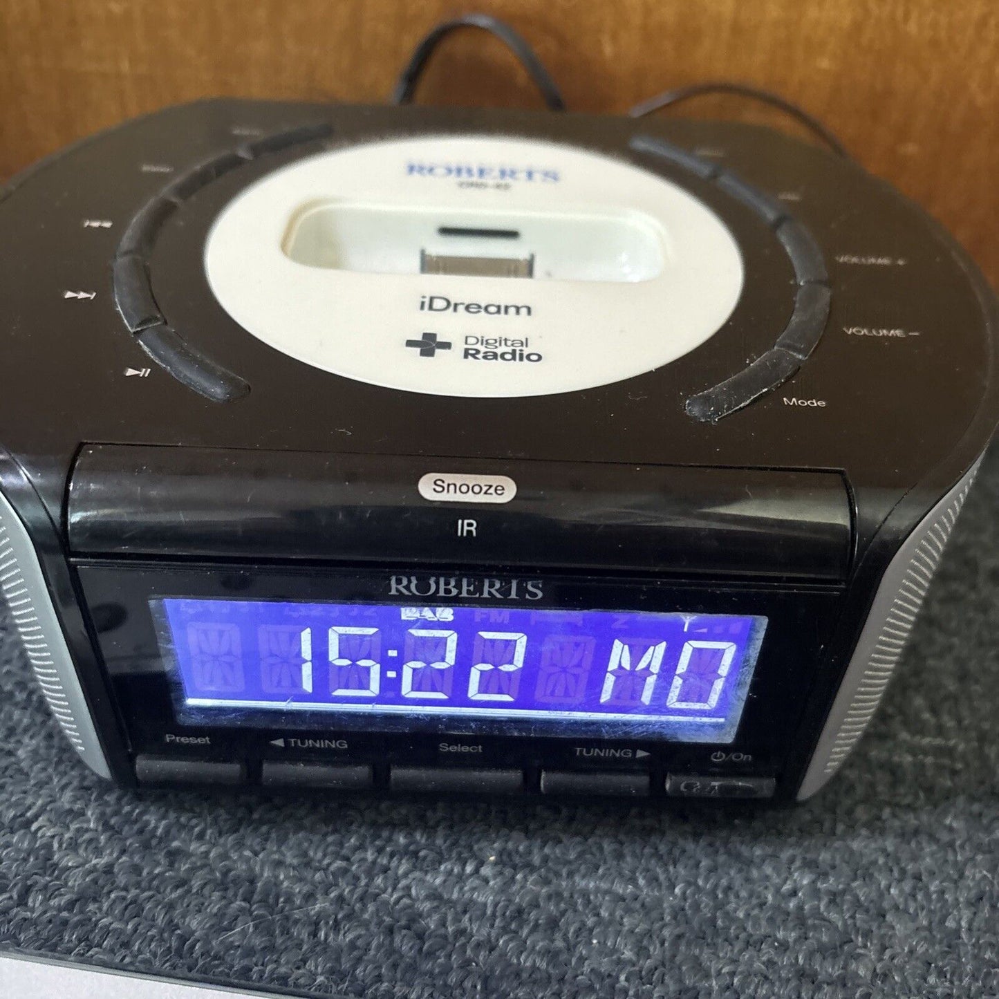 Roberts iDream Alarm Clock Digital Radio DAB+ FM CRD-42 30-pin iPod Dock