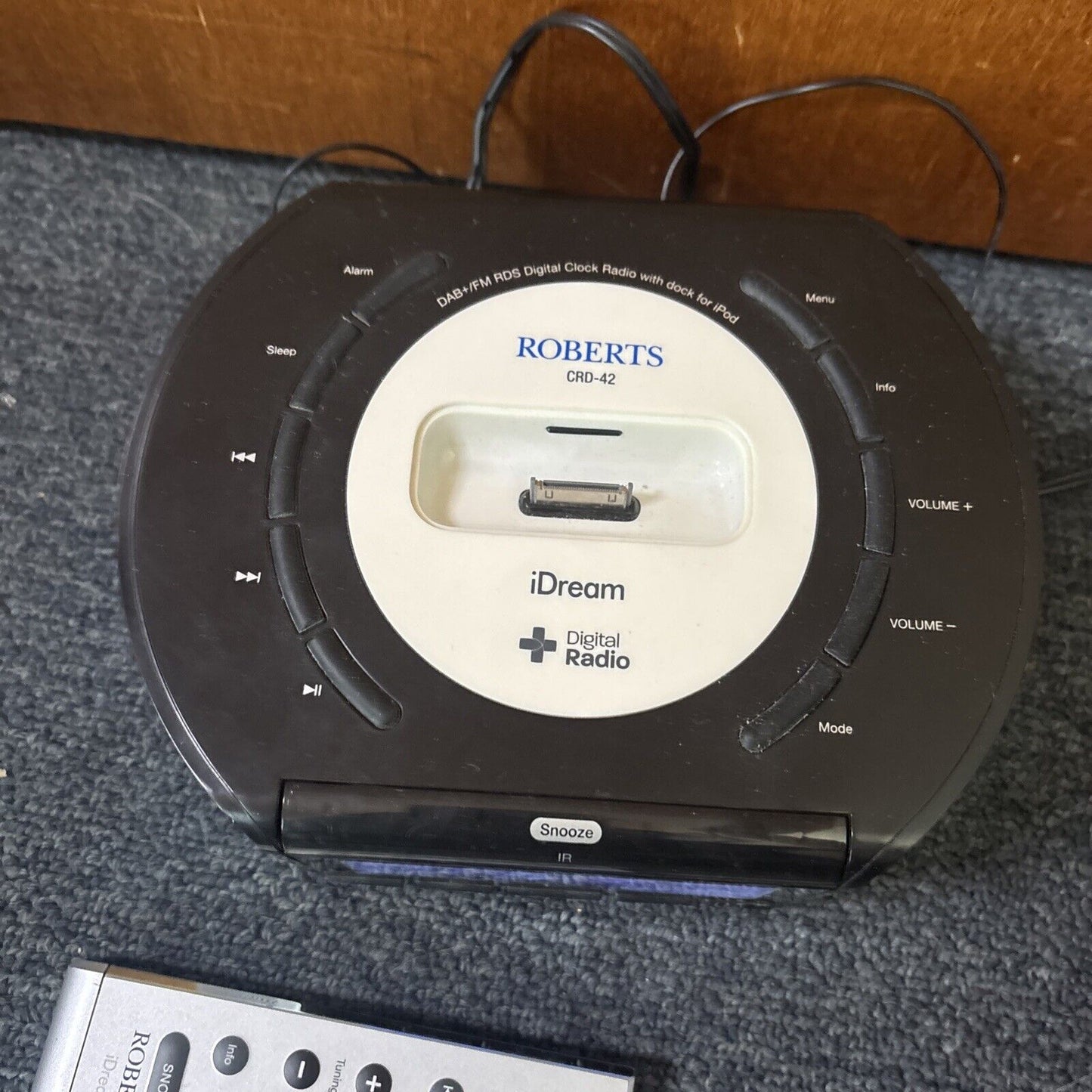 Roberts iDream Alarm Clock Digital Radio DAB+ FM CRD-42 30-pin iPod Dock