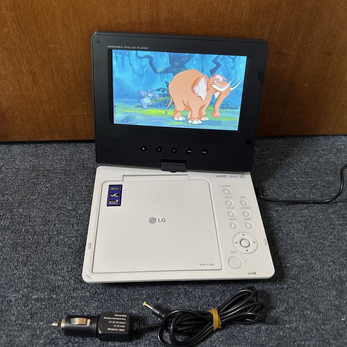 LG 7" Portable DVD Player DP351G Region 4