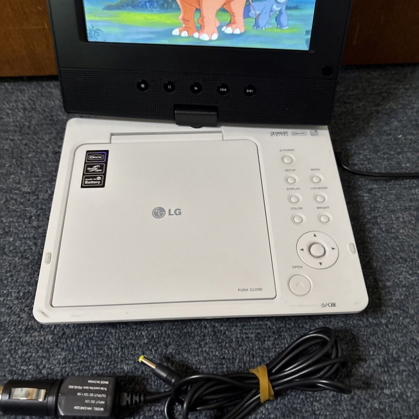 LG 7" Portable DVD Player DP351G Region 4