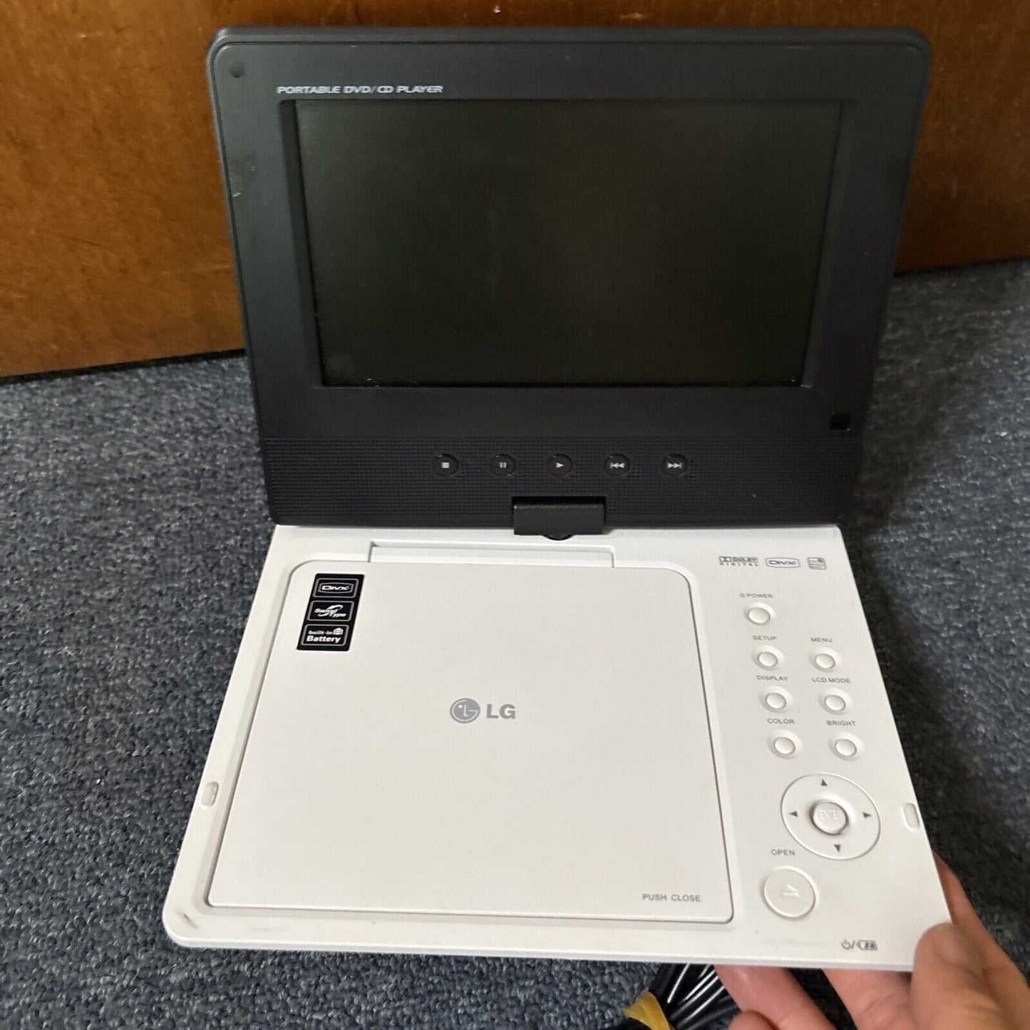 LG 7" Portable DVD Player DP351G Region 4