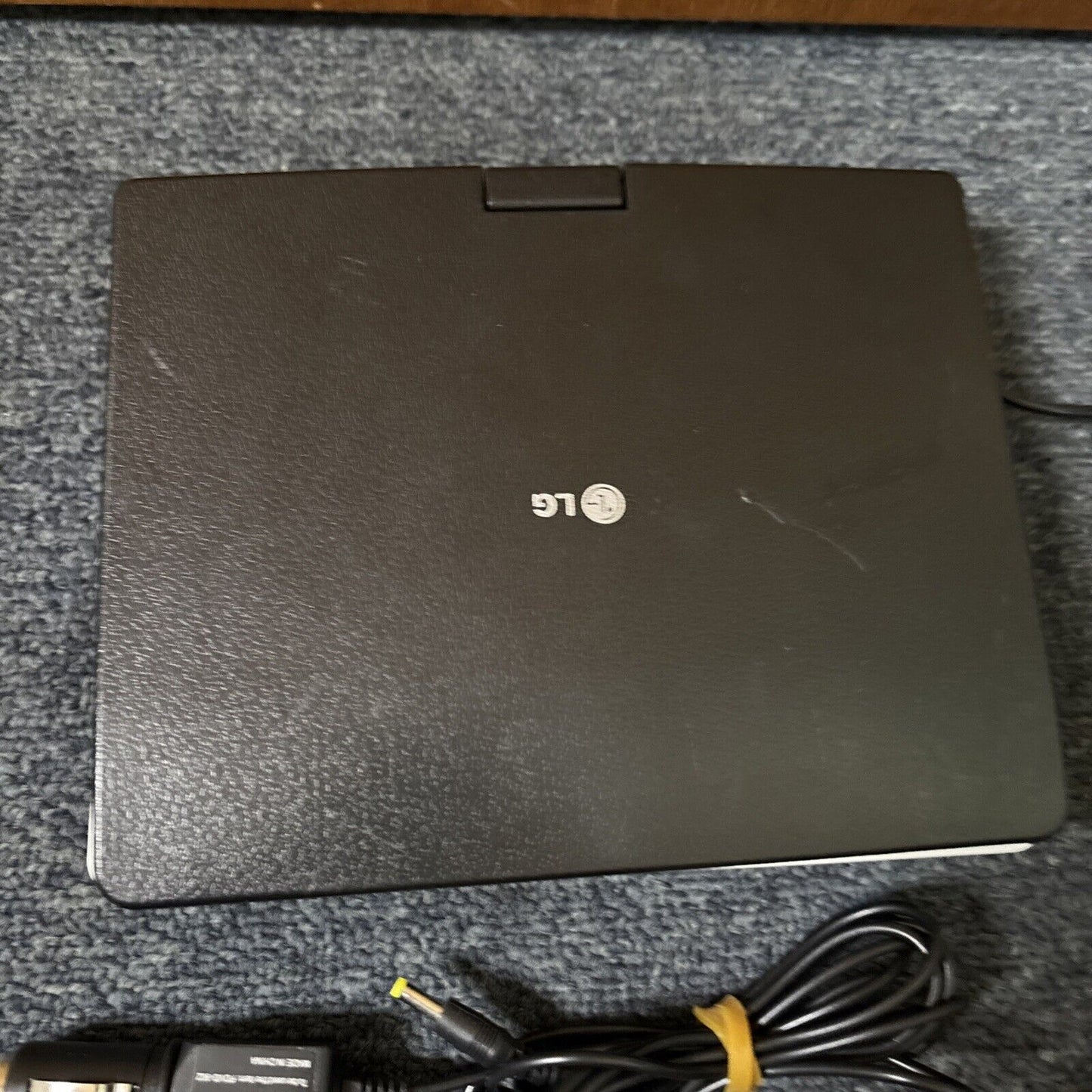 LG 7" Portable DVD Player DP351G Region 4