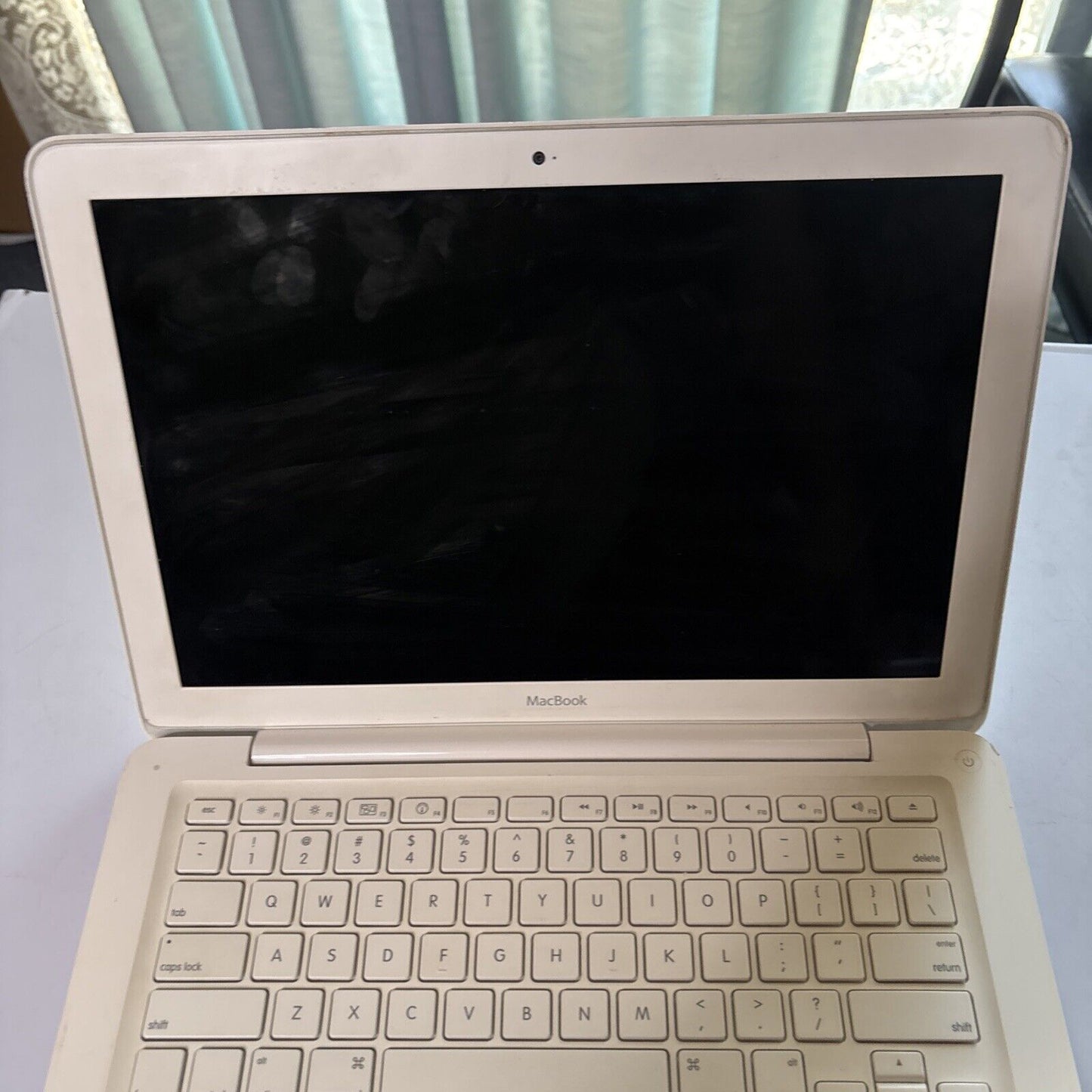Apple MacBook 2009 13" 250GB 2GB RAM A1342 Emc2350 *Not Working For Parts Repair