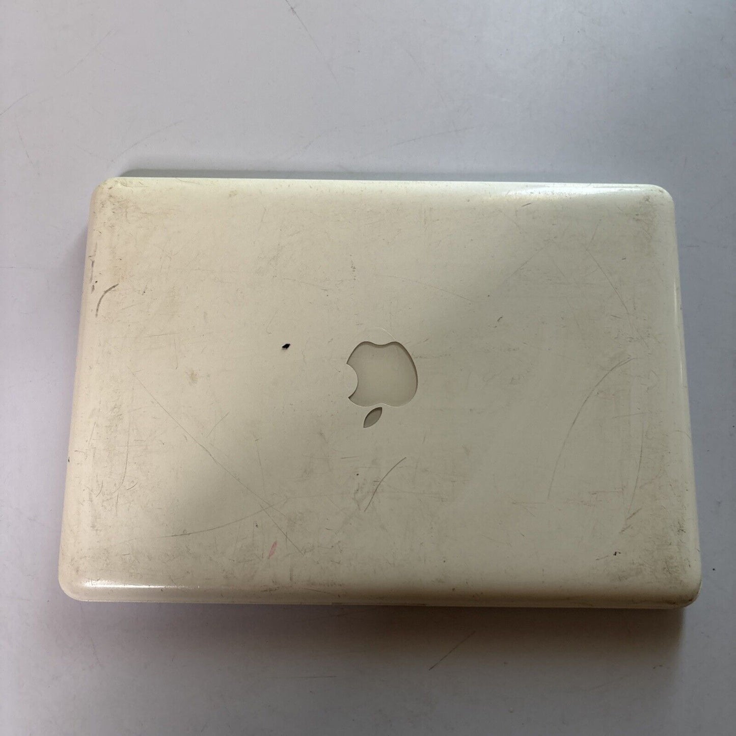 Apple MacBook 2009 13" 250GB 2GB RAM A1342 Emc2350 *Not Working For Parts Repair