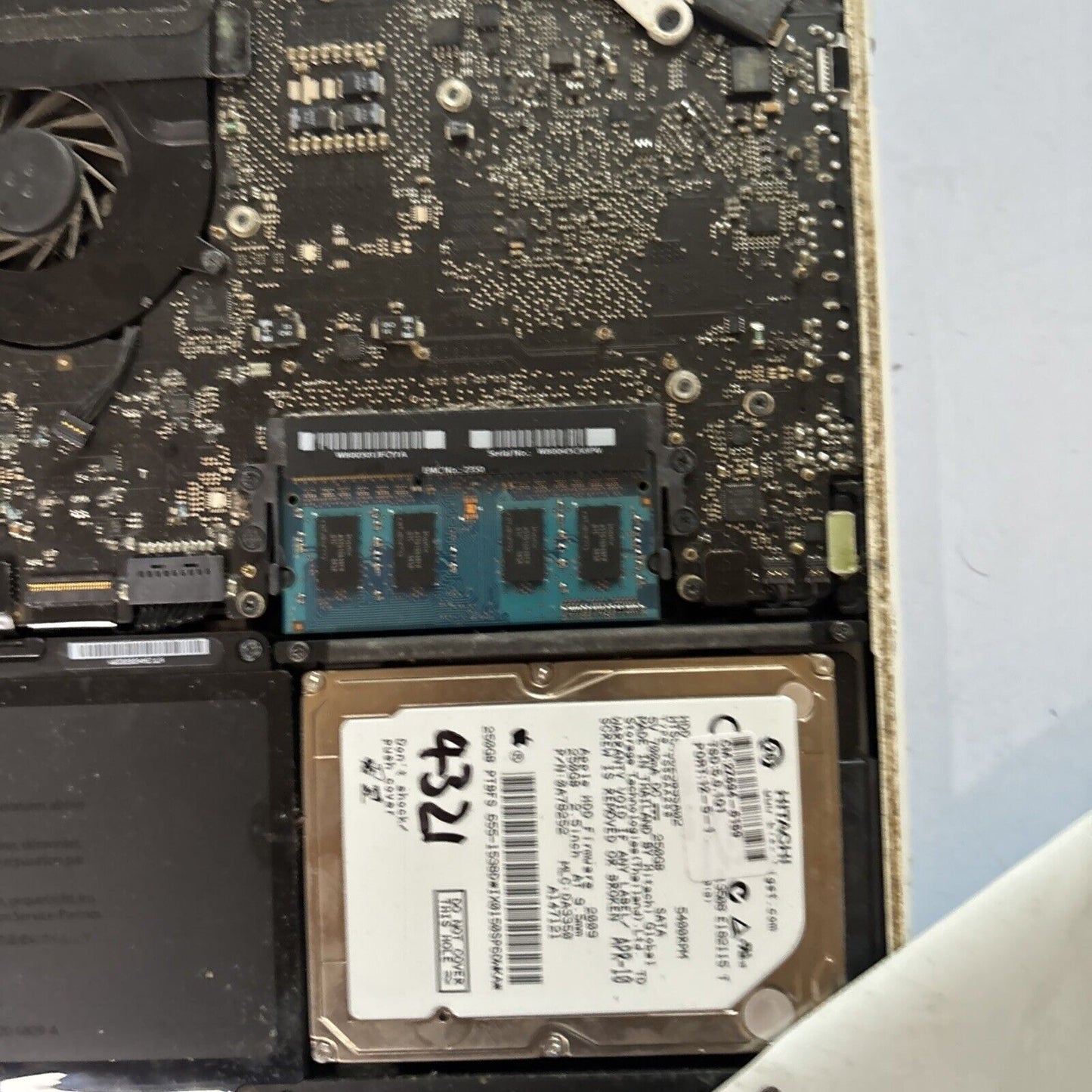 Apple MacBook 2009 13" 250GB 2GB RAM A1342 Emc2350 *Not Working For Parts Repair