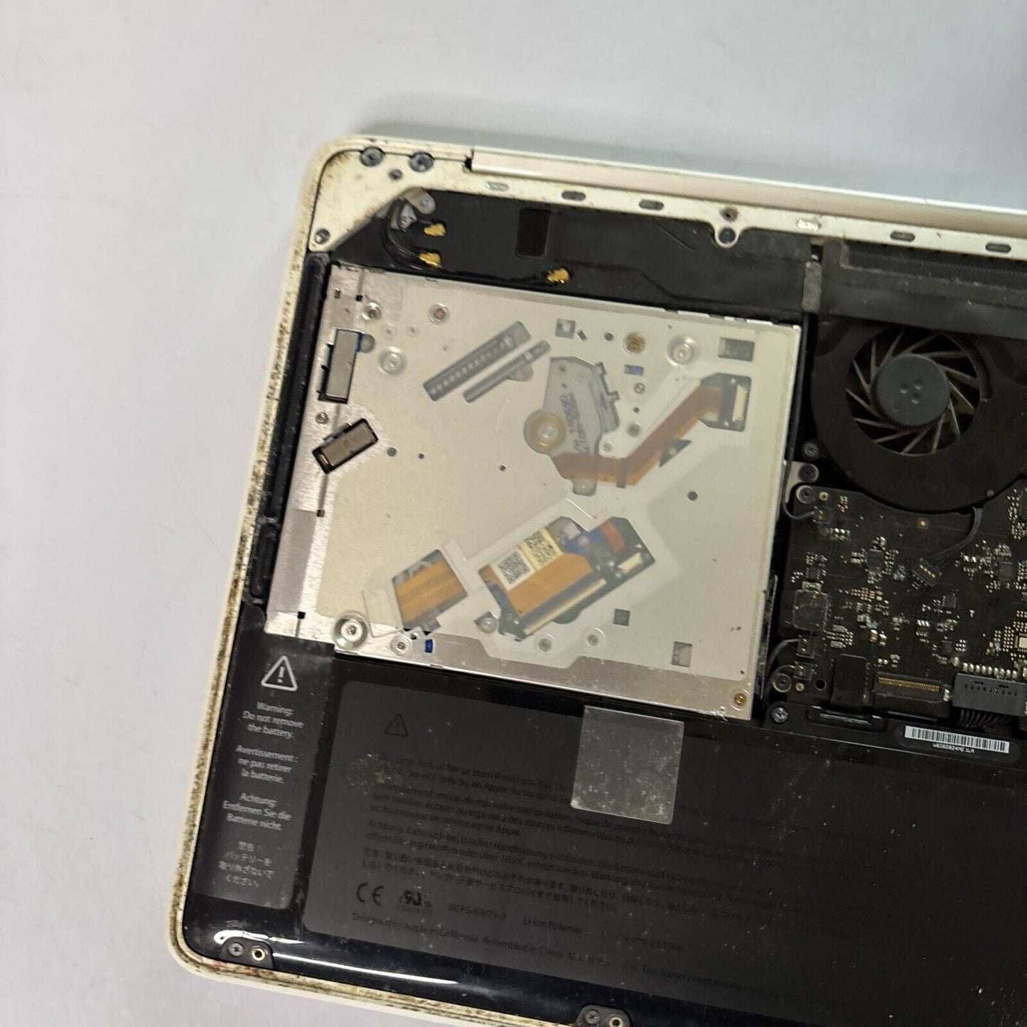 Apple MacBook 2009 13" 250GB 2GB RAM A1342 Emc2350 *Not Working For Parts Repair