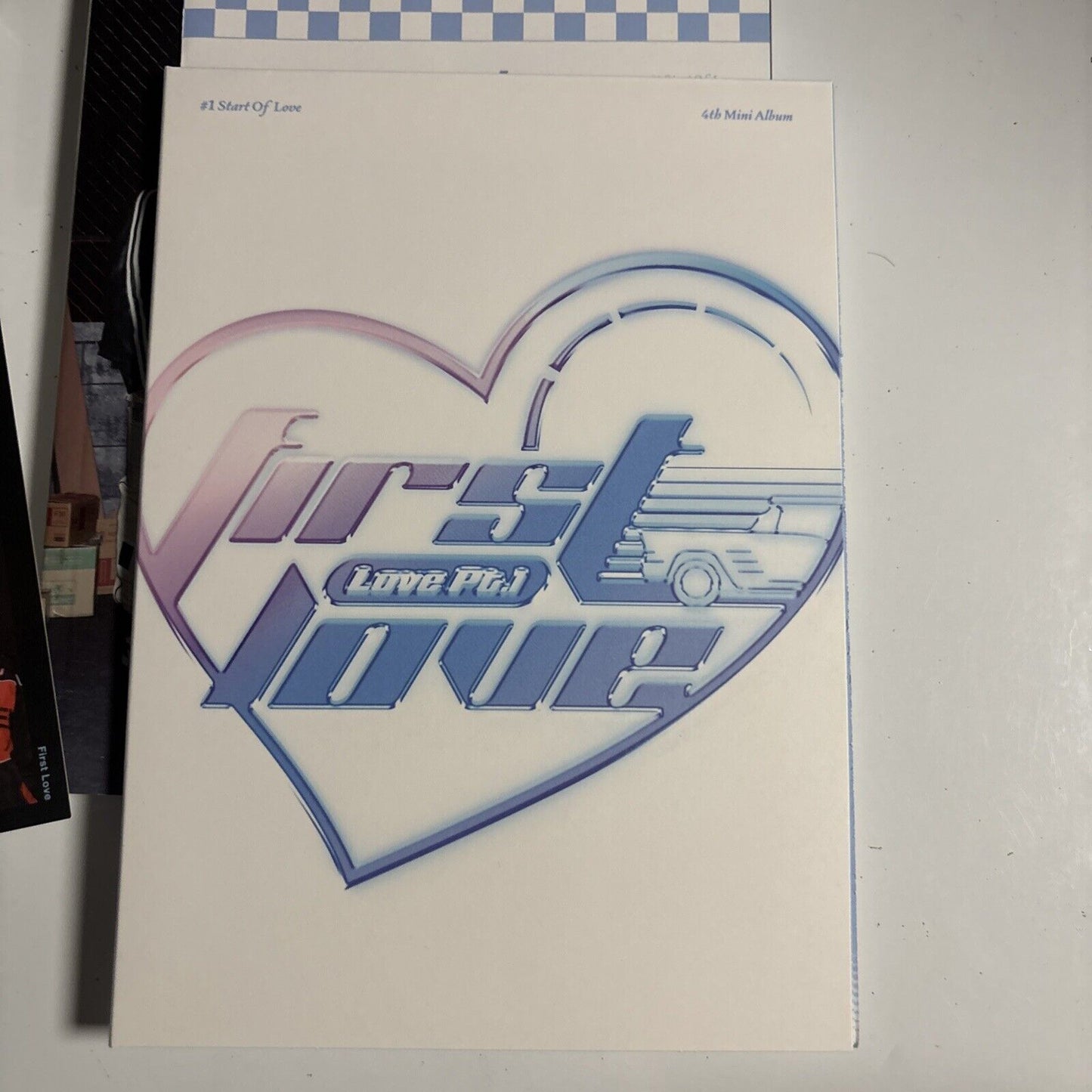 Wei – Love Pt.1 : First Love (CD White Version. 2022) L200002359 Korea PhotoBook