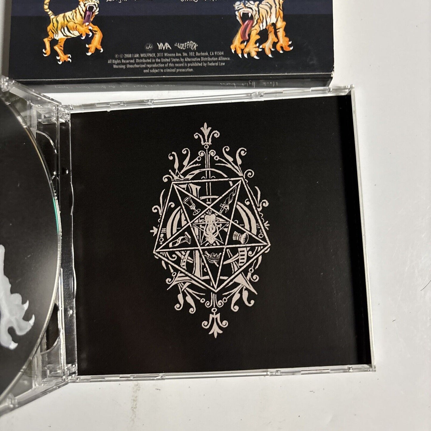 Black Light Burns – Cover Your Heart And The Anvil Pants Odyssey (CD + DVD 2008)