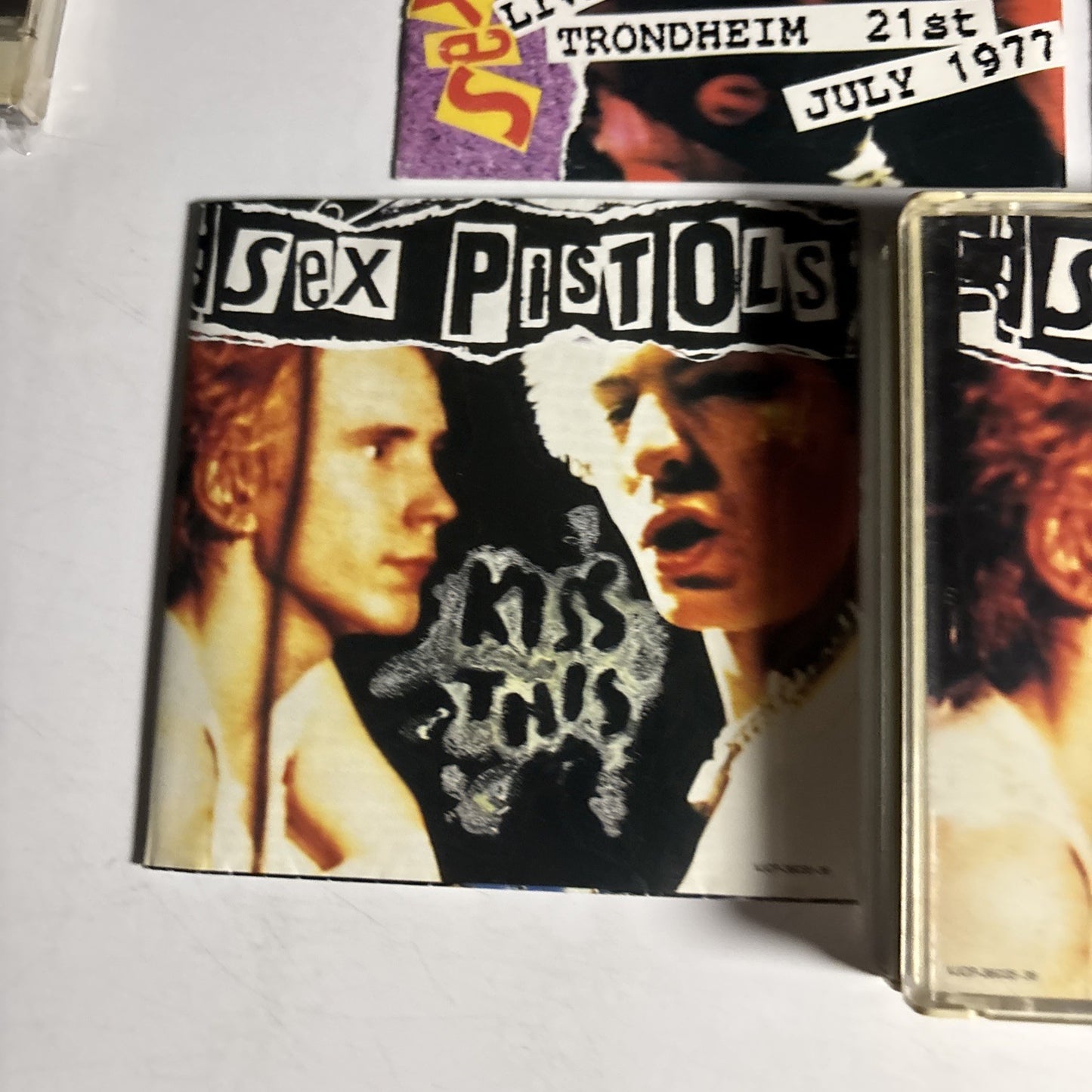 Sex Pistols – Kiss This / Live In Trondheim 21st July 1977 CD 1992 2-Disc Japan