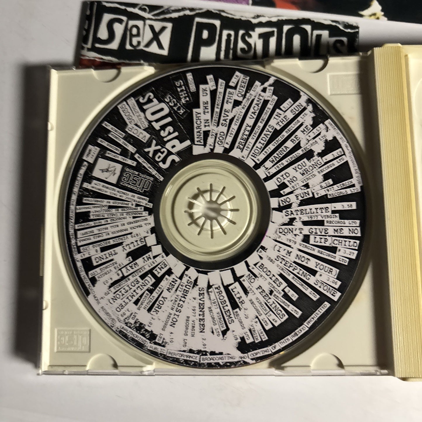 Sex Pistols – Kiss This / Live In Trondheim 21st July 1977 CD 1992 2-Disc Japan