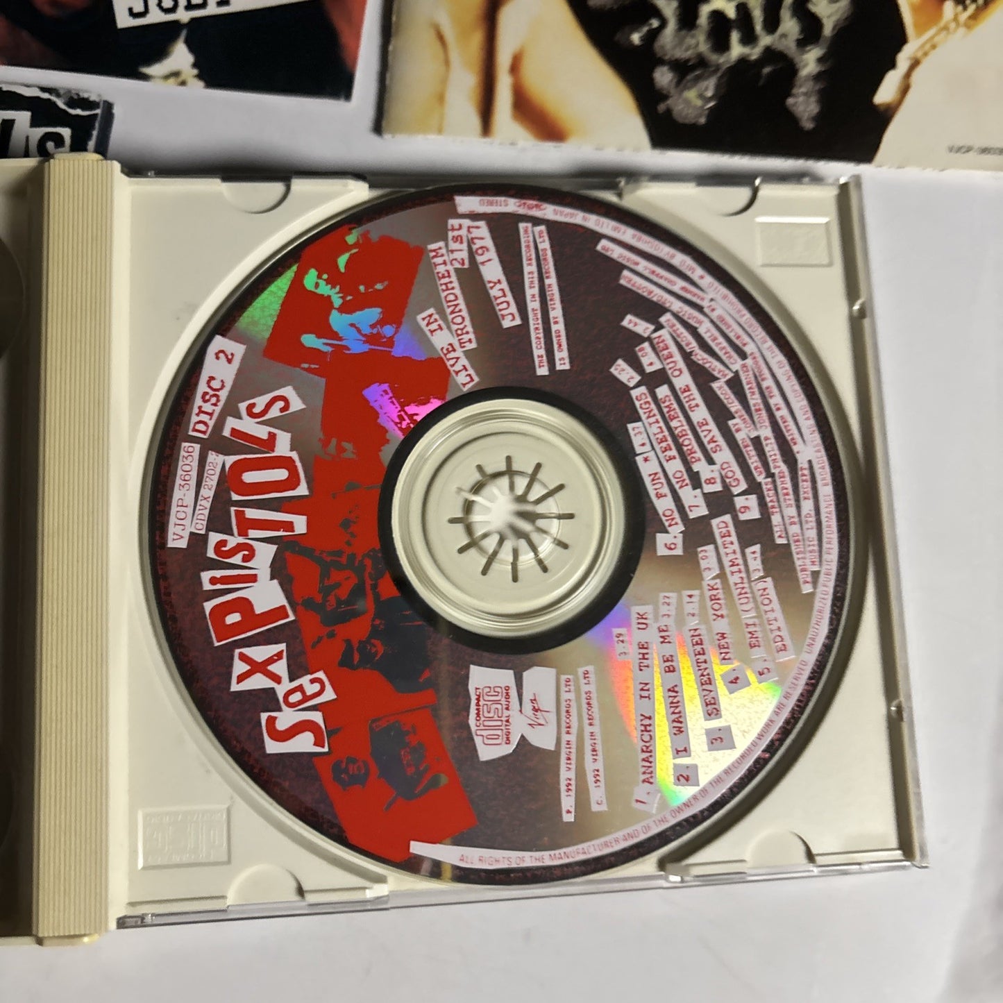 Sex Pistols – Kiss This / Live In Trondheim 21st July 1977 CD 1992 2-Disc Japan