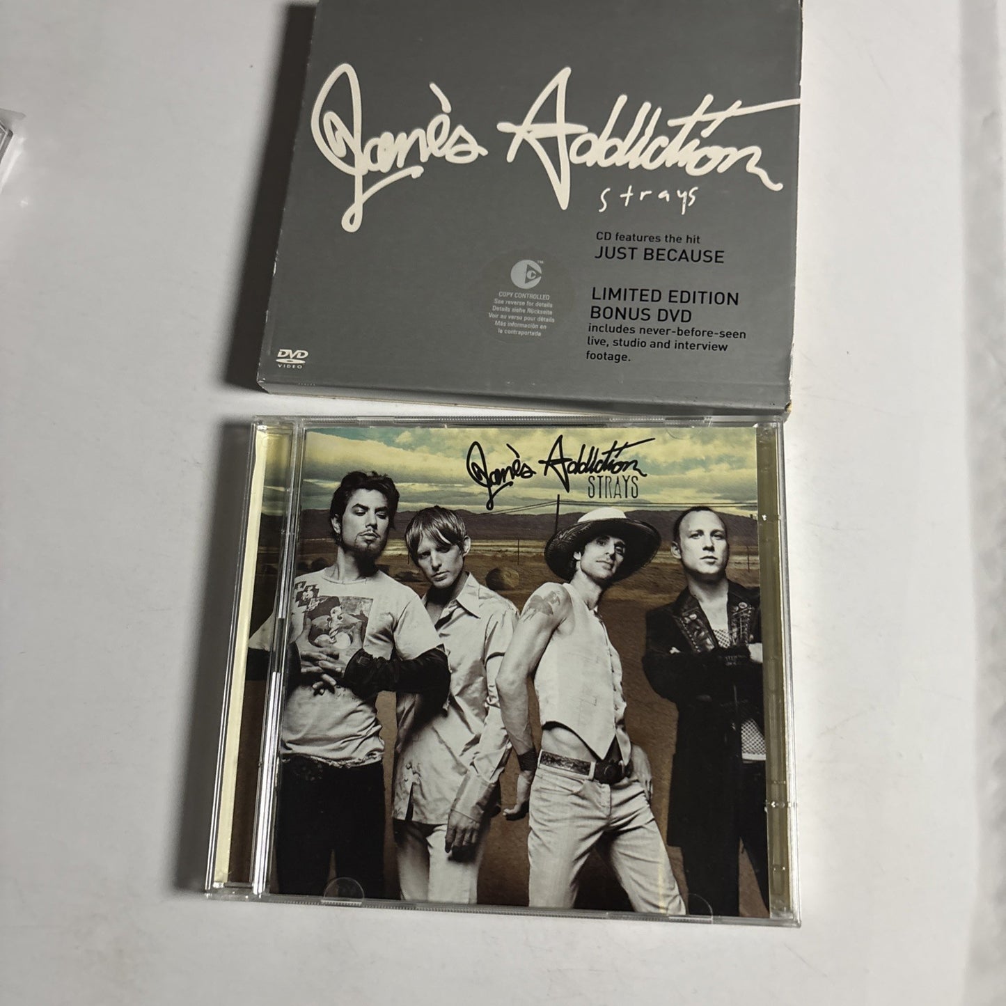 Jane's Addiction – Strays (CD + DVD, 2003) Europe DVD 7243 5 92200 0 0