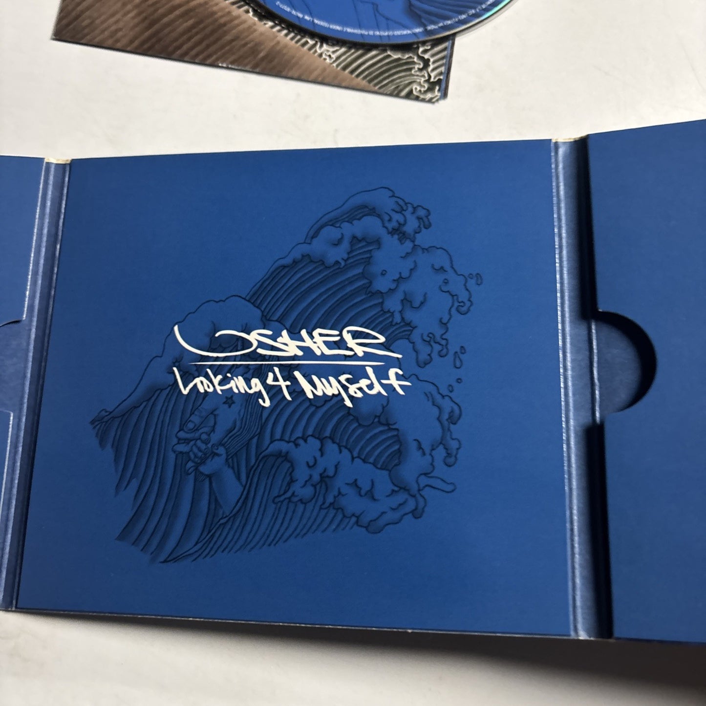 Usher – Looking 4 Myself (CD, 2012) US Digipak 88691-97177-2