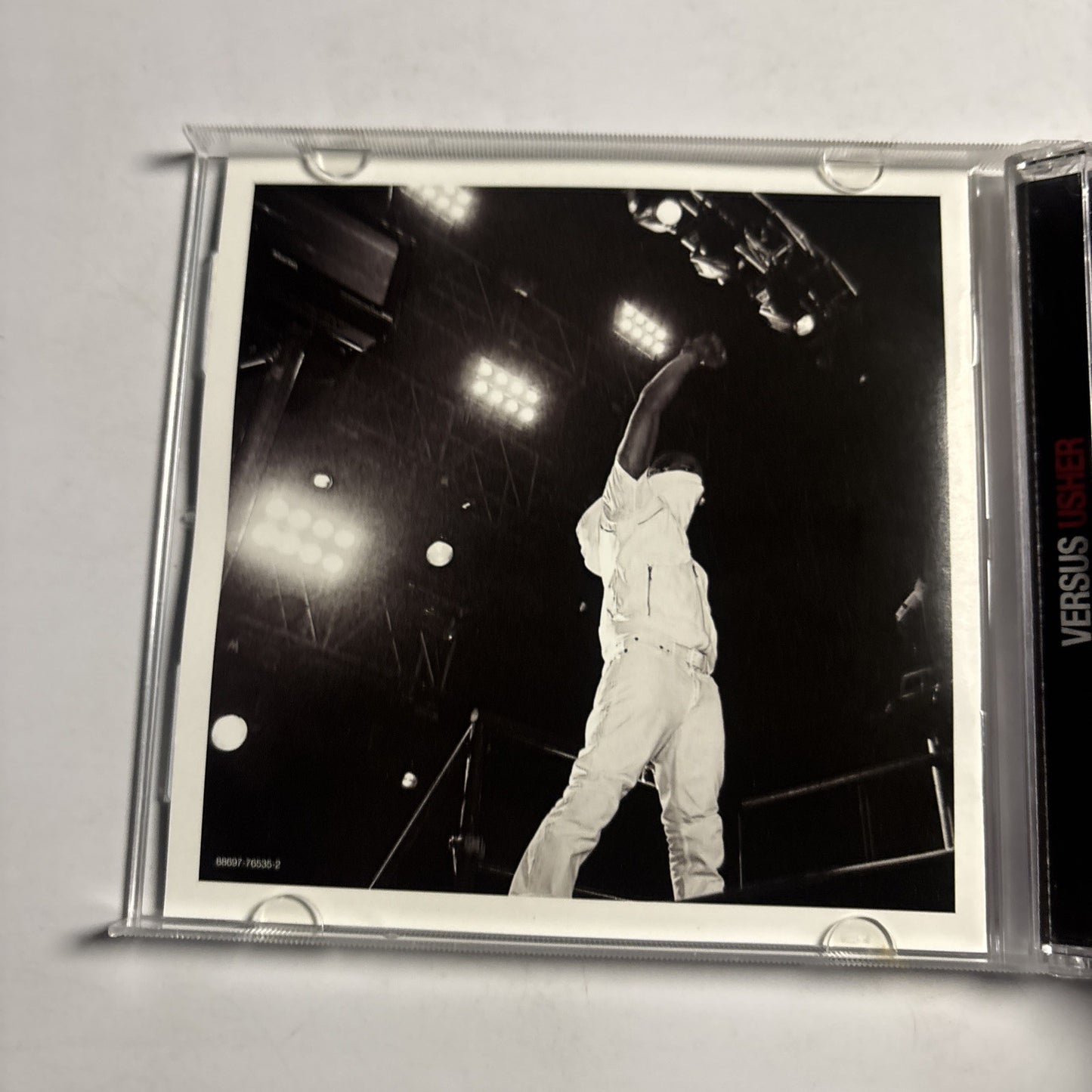 Usher – Versus (CD, 2010) US 88697-76535-2