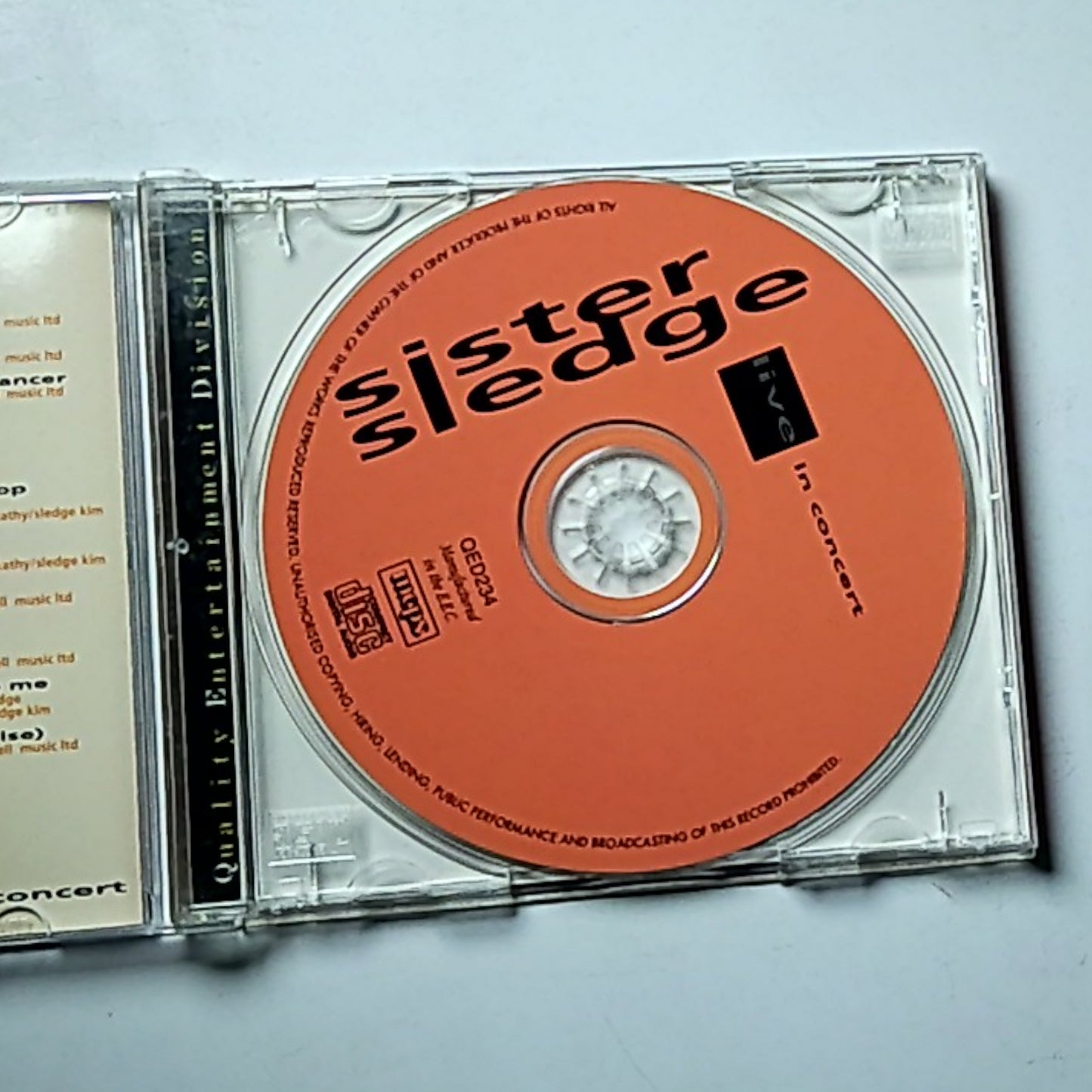 Sister Sledge – Live In Concert (CD) UK QED234