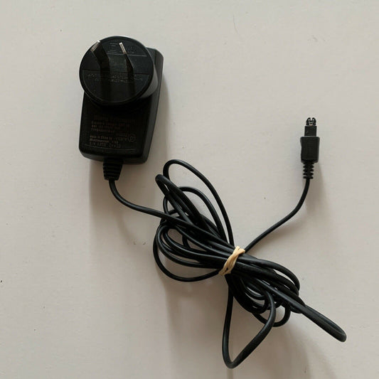 Sony Ericsson CST-13 AC Adapter 4.9V 450mA For Mobile Phone