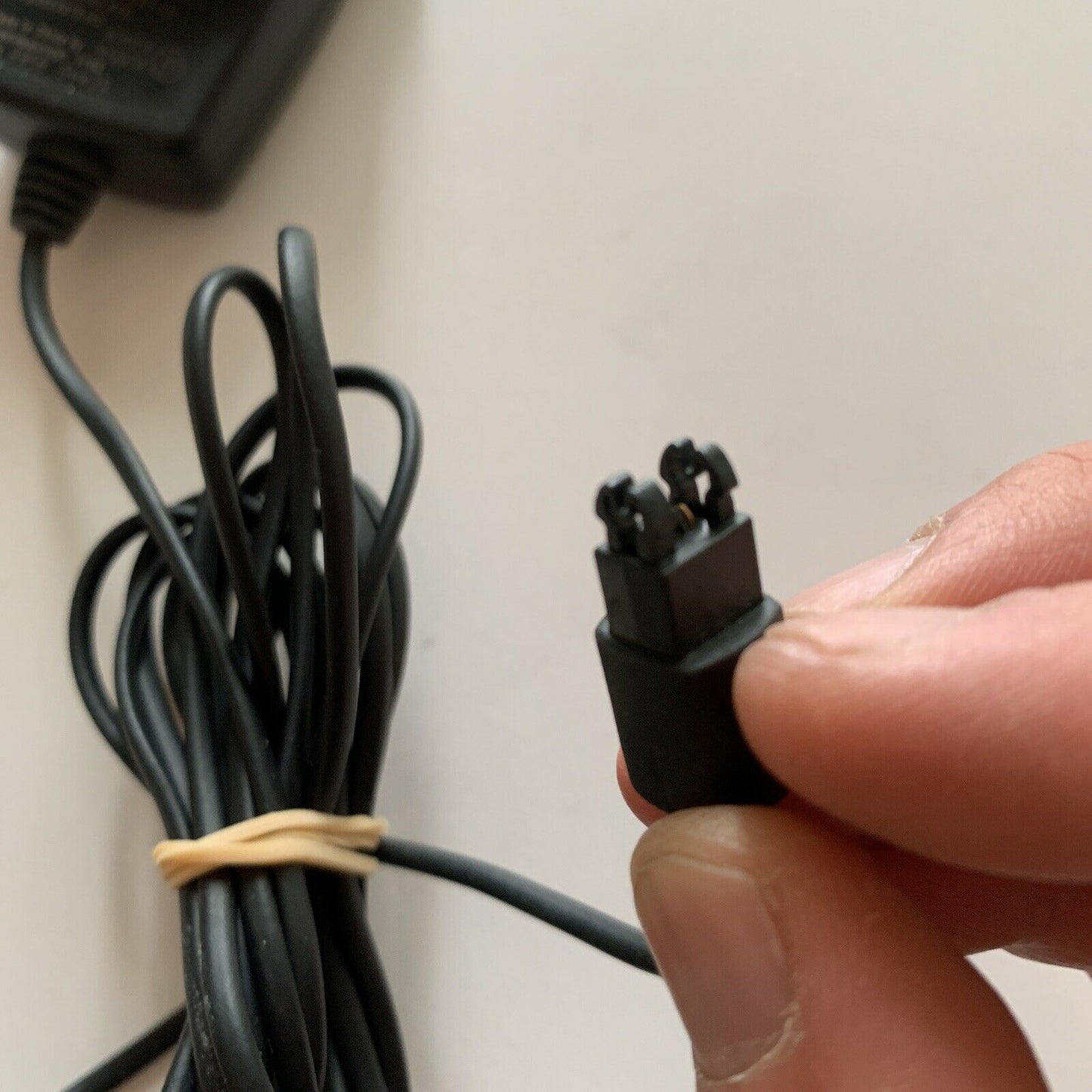 Sony Ericsson CST-13 AC Adapter 4.9V 450mA For Mobile Phone
