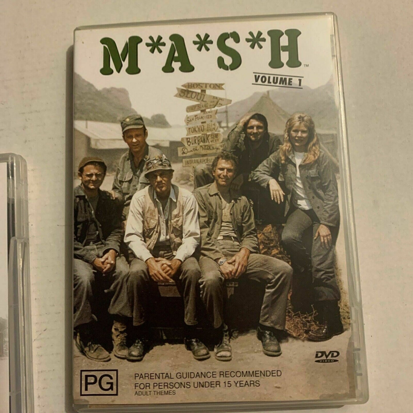 MASH : Season 1 (DVD, 1972, 3-Disc Set) Alan Alda, Loretta Swit. Region 4,2