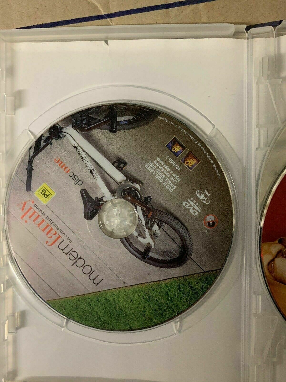 Modern Family : Season 1  (DVD, 2010, 4-Disc Set)