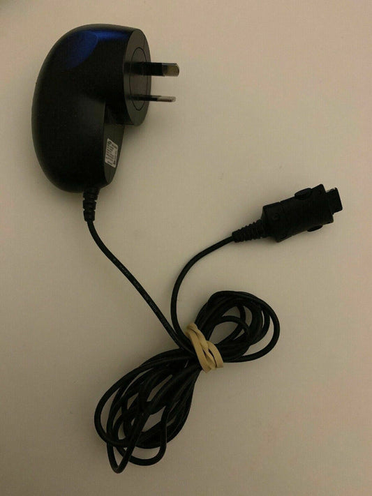 Samsung Genuine Travel Adapter Charger TAD137HBE 100-240V 50-60Hz 0.15A 5V 0.7A