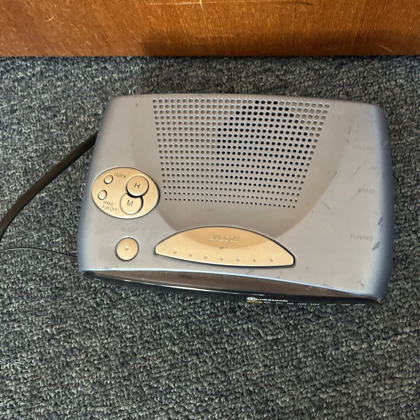 Audiosonic KM-323C Alarm Clock AM/FM Radio