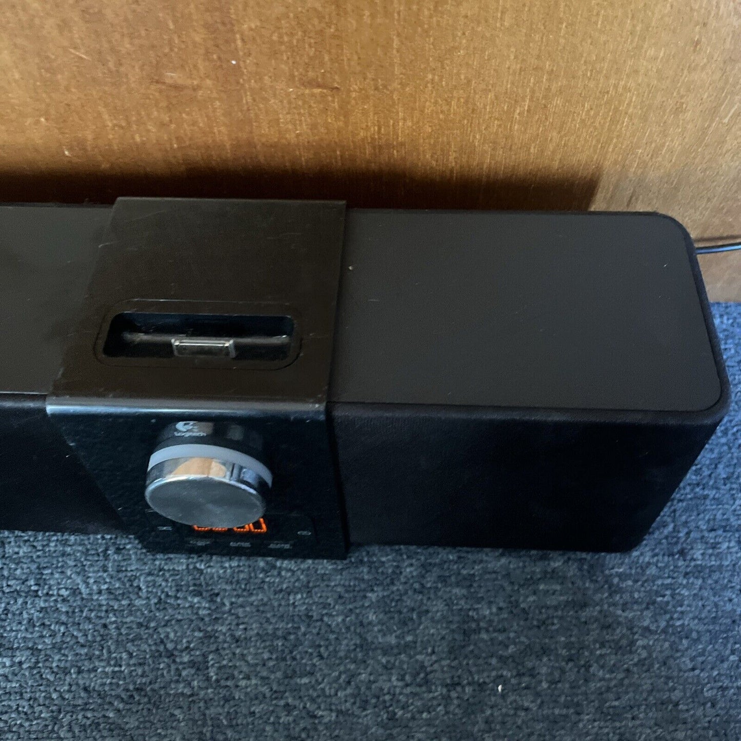 Logitech Pure-Fi Express S-00067 Alarm Clock iPod 30-Pin Dock