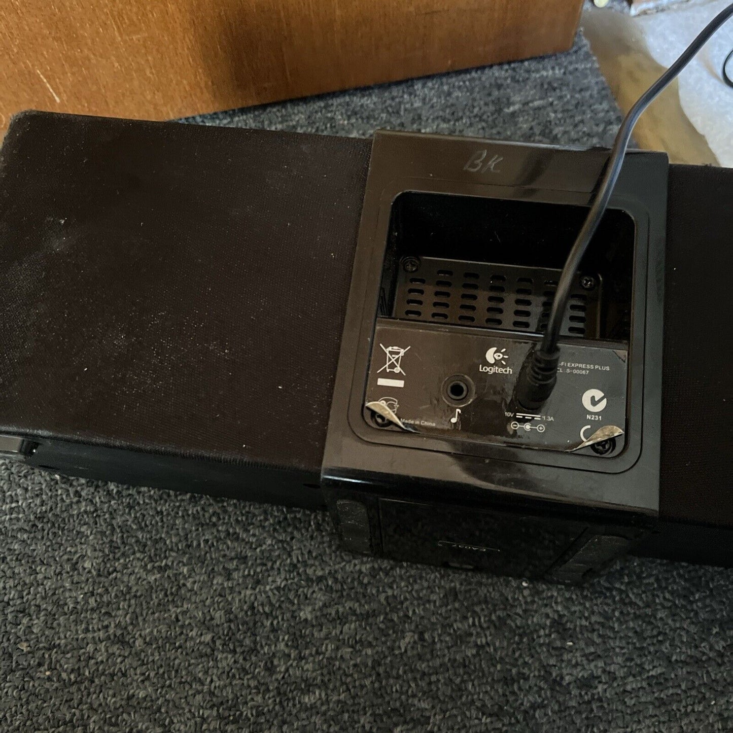 Logitech Pure-Fi Express S-00067 Alarm Clock iPod 30-Pin Dock