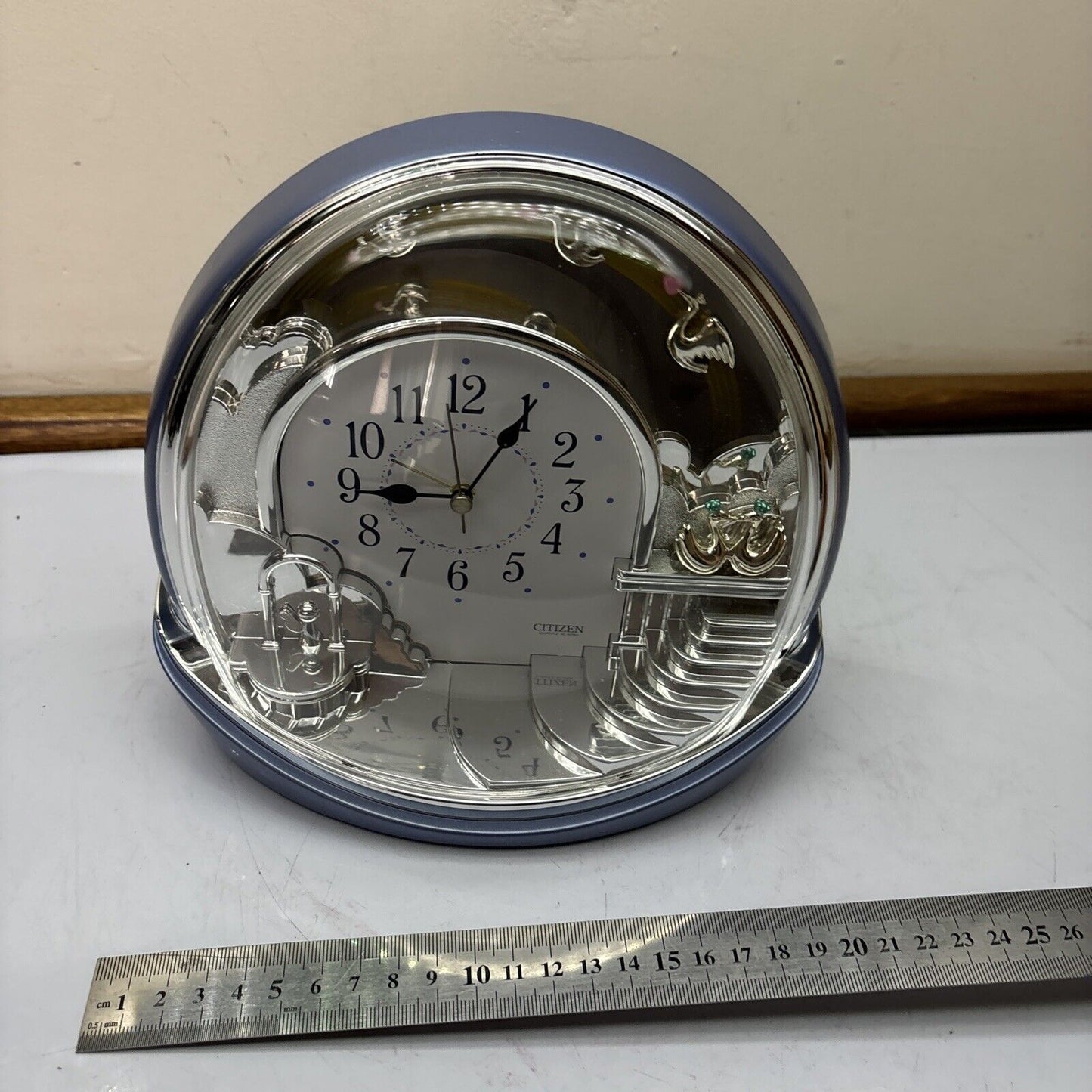 Citizen Quartz Alarm Table Clock 4SE443 *Clock Not Working But Swan Moves*