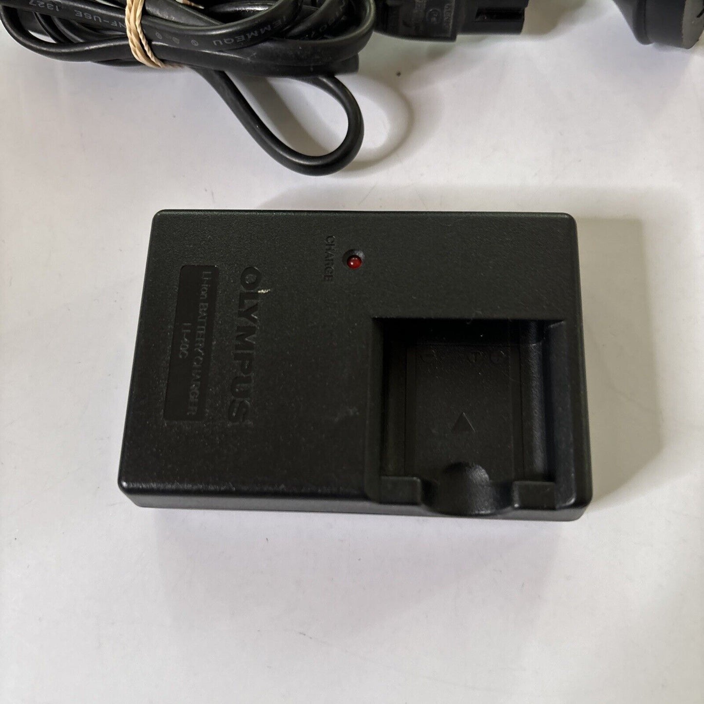 Genuine Olympus LI-40C Li-ion Battery Charger for LI-42B LI-40B