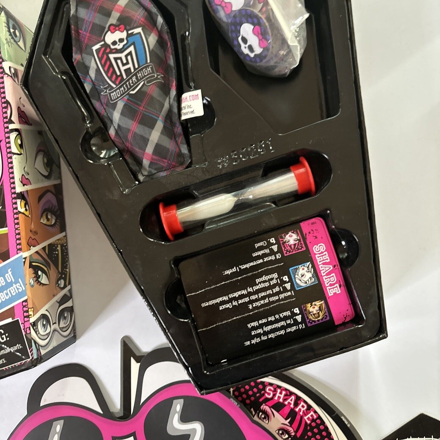 Monster High Share or Scare The Spooky Game of Dares & Secrets *No Instructions*