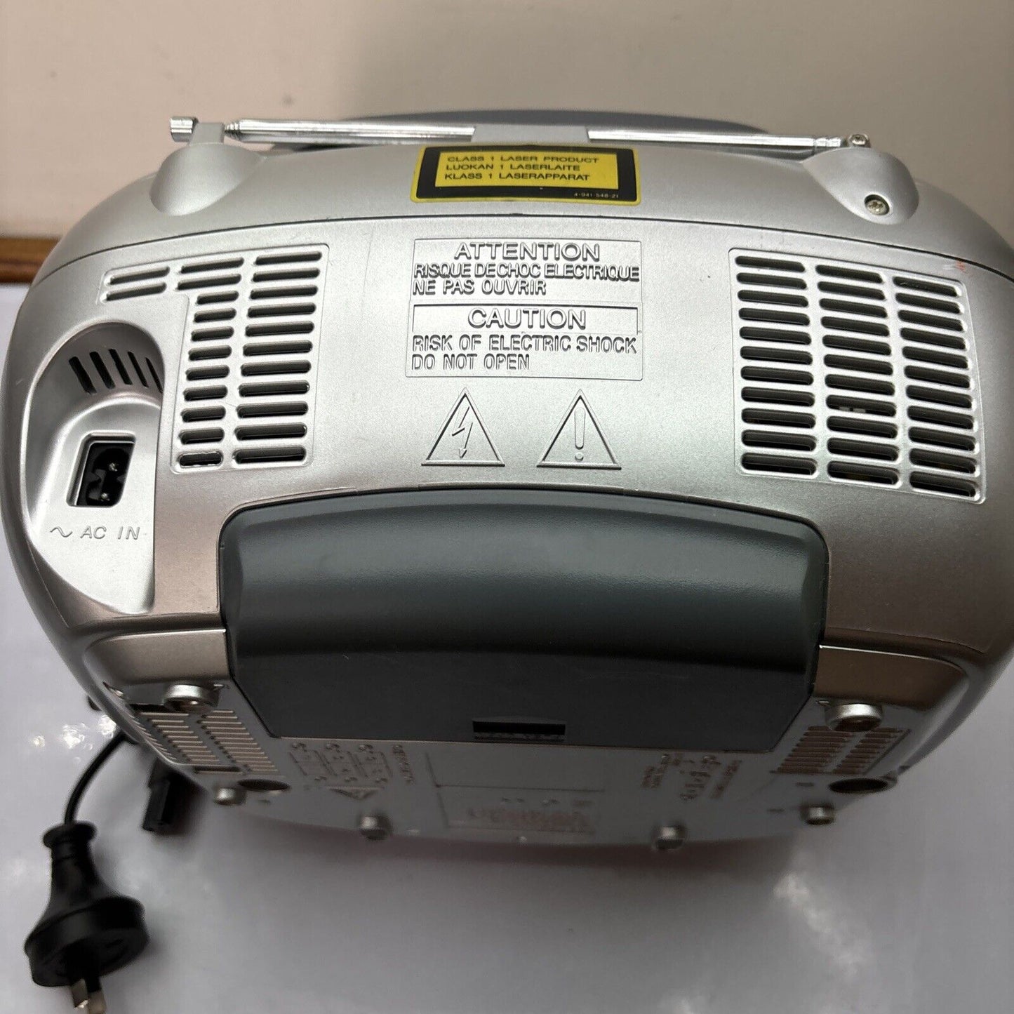 Sony CD Radio Cassette-Corder CFD-E55L  *Tape Works But Has Static Sound*