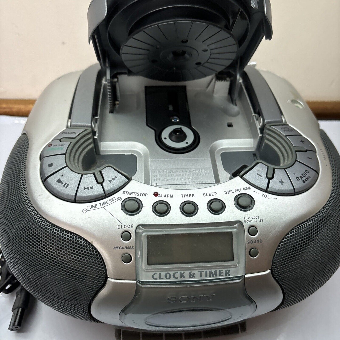 Sony CD Radio Cassette-Corder CFD-E55L  *Tape Works But Has Static Sound*