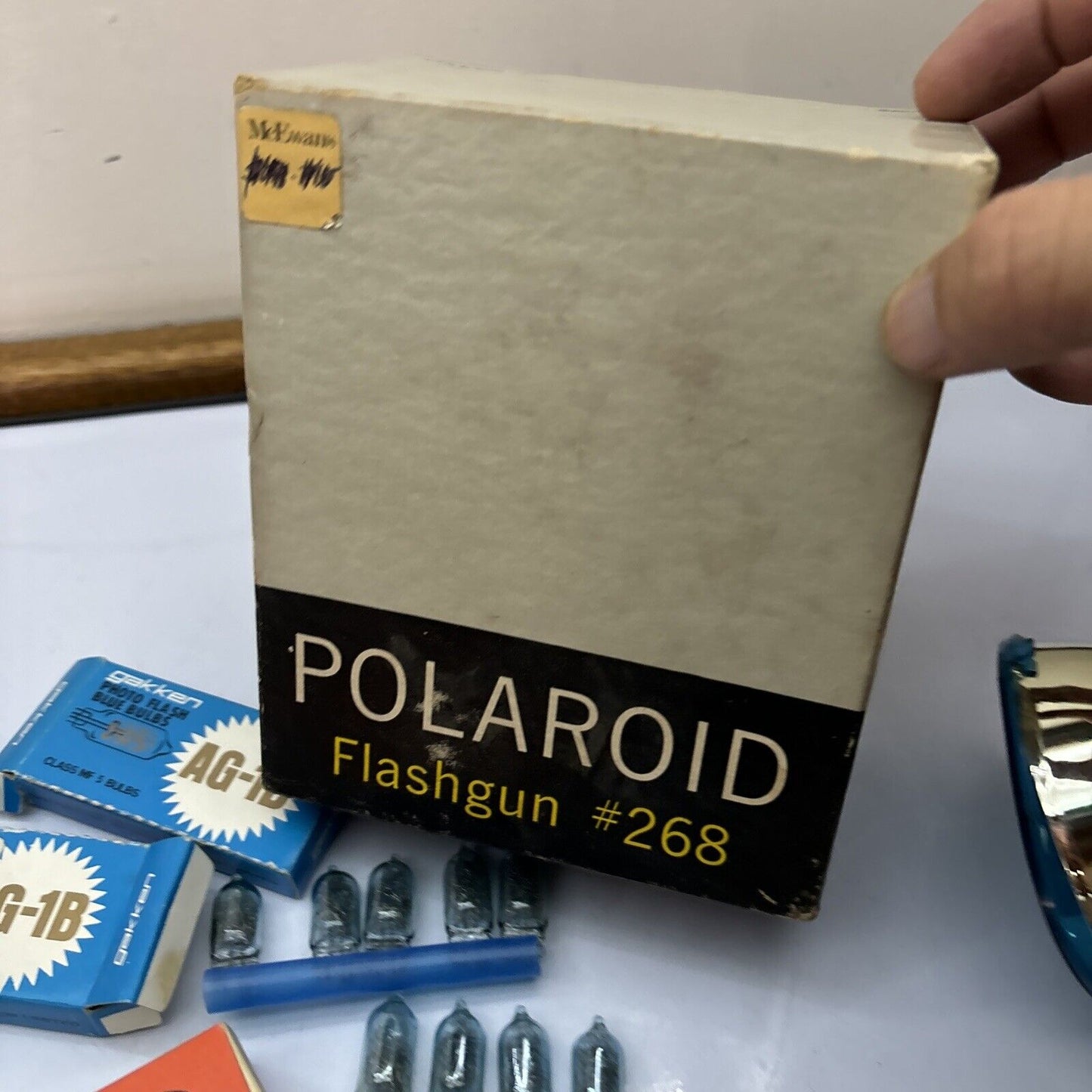 Polaroid Flashgun #268 With 4 New Bulb & 9x AG-1B *Untested*