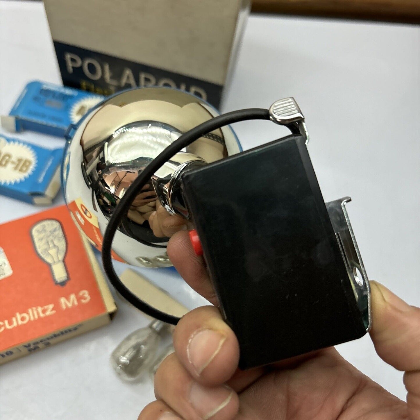 Polaroid Flashgun #268 With 4 New Bulb & 9x AG-1B *Untested*