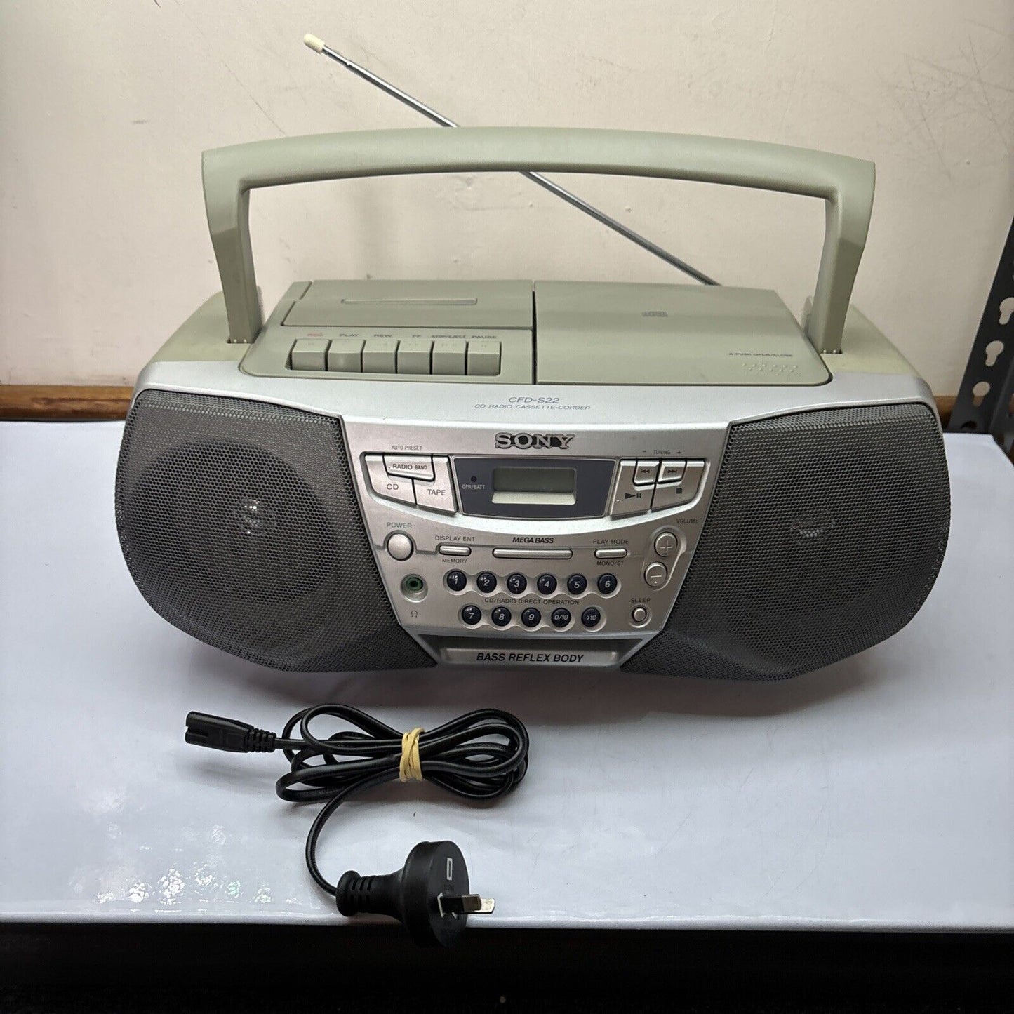 Sony CD AM/FM Radio Cassette Recorder Boombox CFD-S22