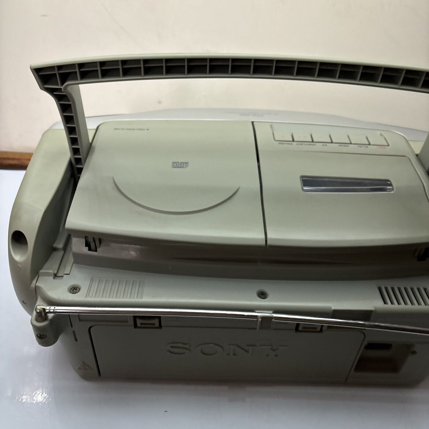 Sony CD AM/FM Radio Cassette Recorder Boombox CFD-S22