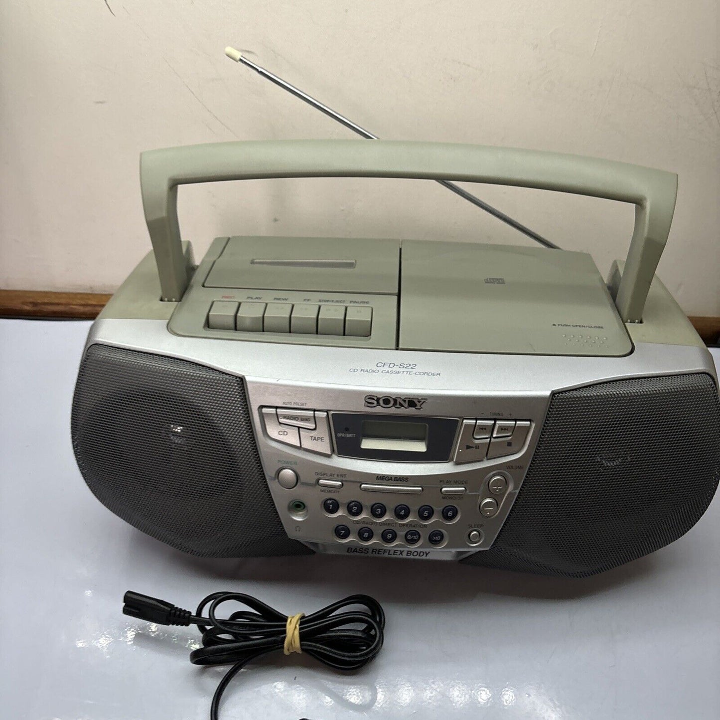 Sony CD AM/FM Radio Cassette Recorder Boombox CFD-S22