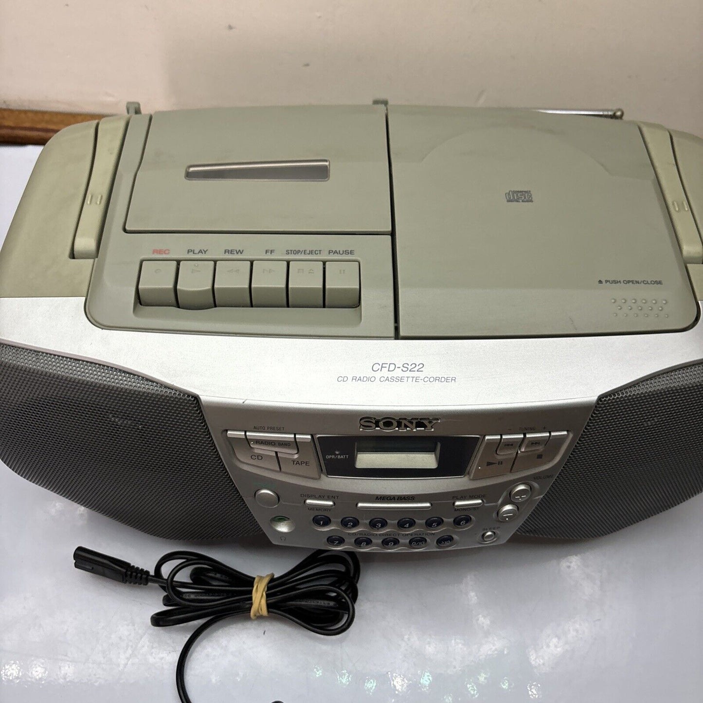 Sony CD AM/FM Radio Cassette Recorder Boombox CFD-S22