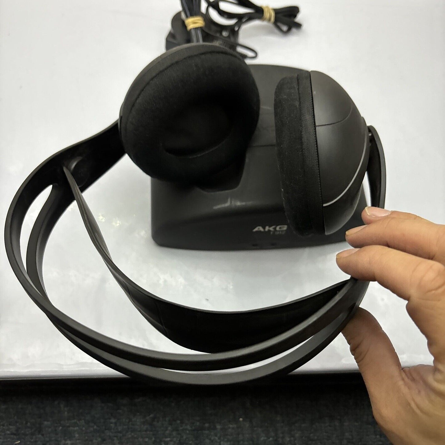 AKG T912 Wireless Headphone System RF *Works But Requires Battery Replacement*