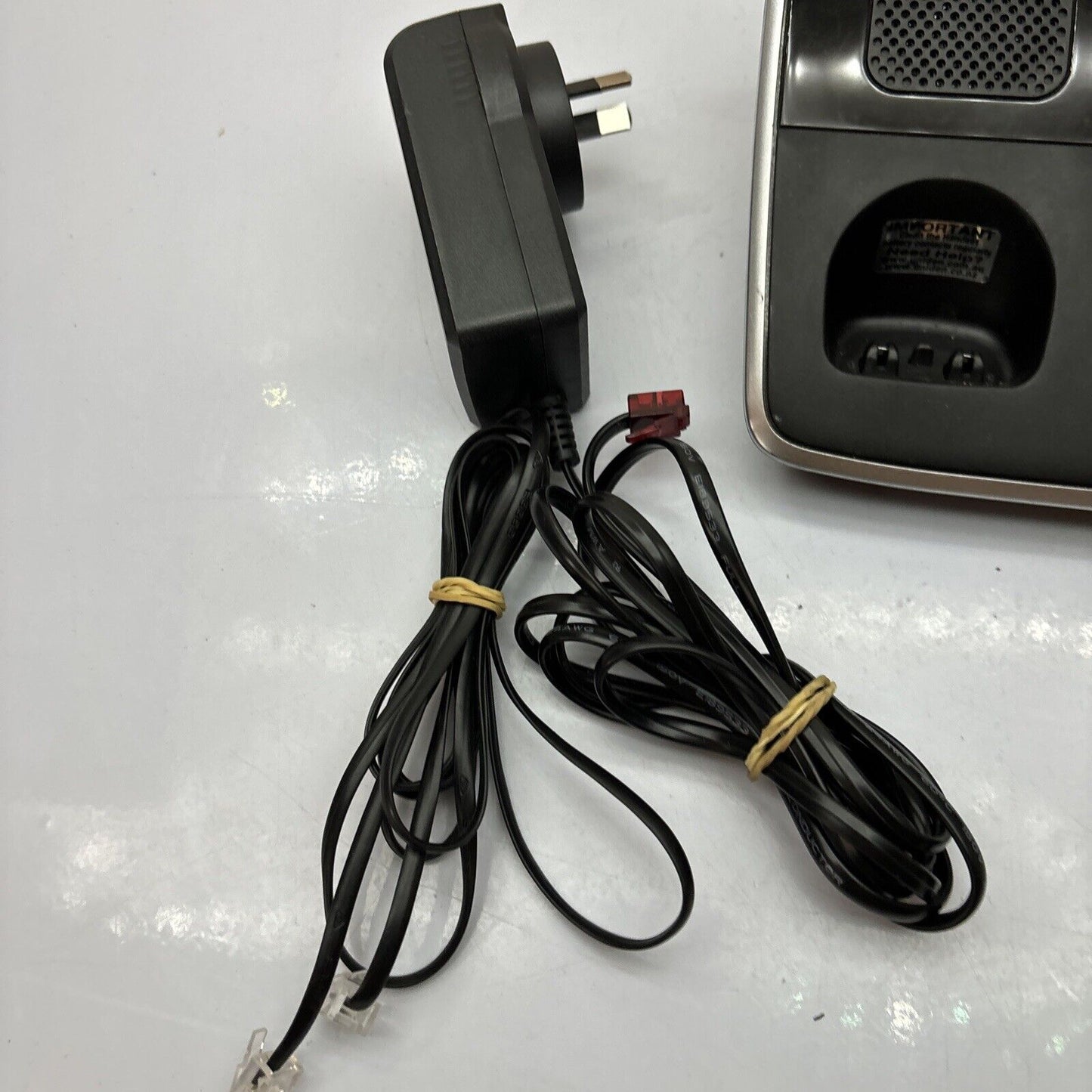 Uniden Z068 XDECT815 Handset Charger And Answering Machine *No Cordless Handset*