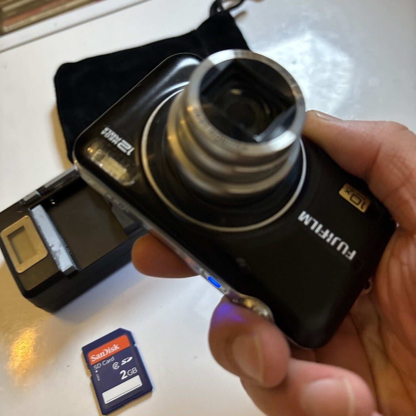 Fujifilm Finepix JZ300 Digital Camera 12MP  2gb SD Card 12MP