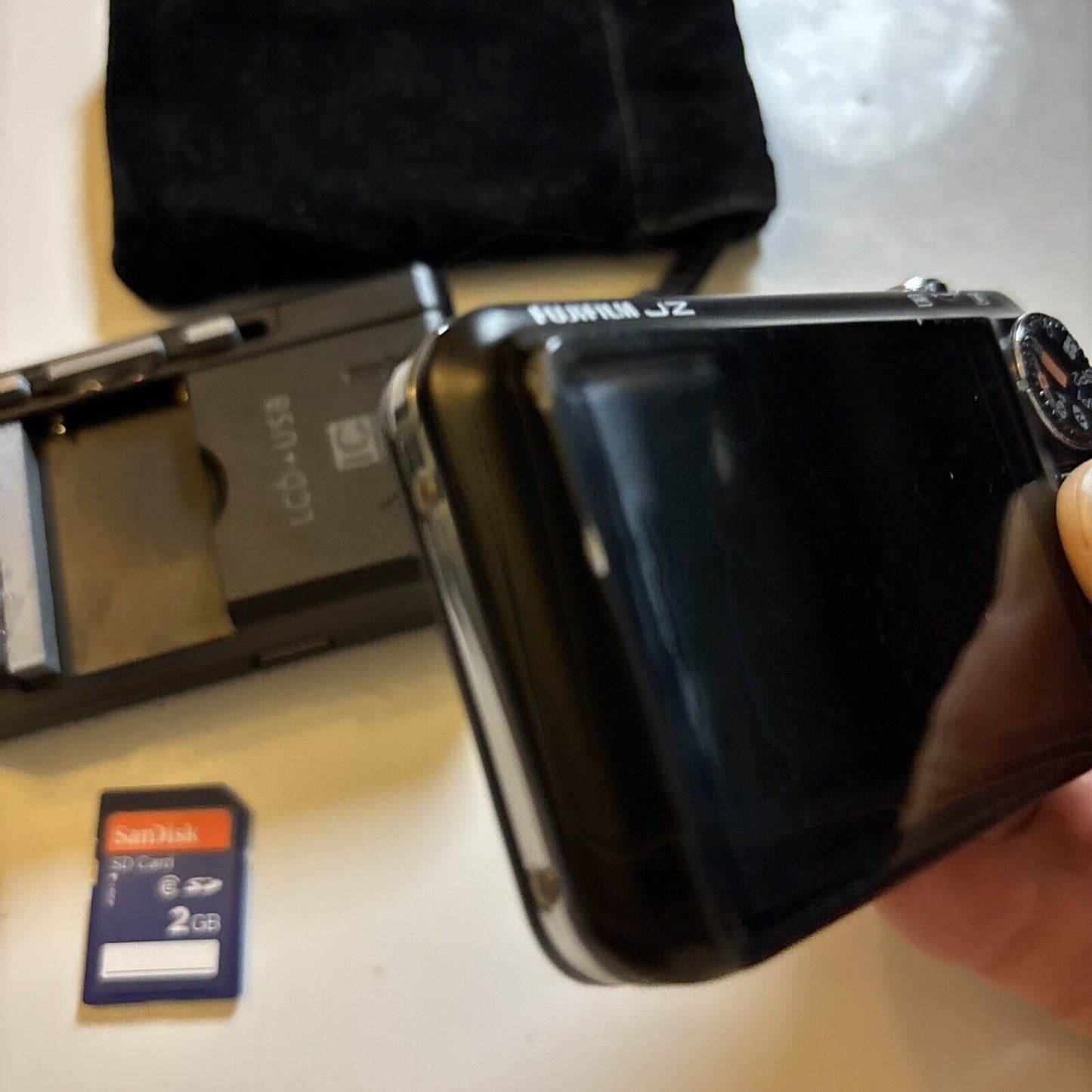Fujifilm Finepix JZ300 Digital Camera 12MP  2gb SD Card 12MP
